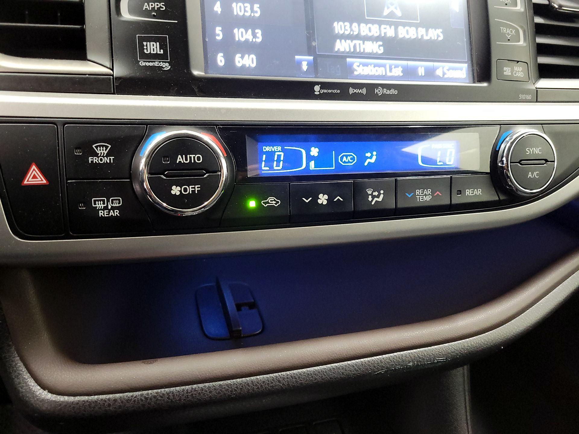 Thumbnail: 2016 Toyota Highlander - 16