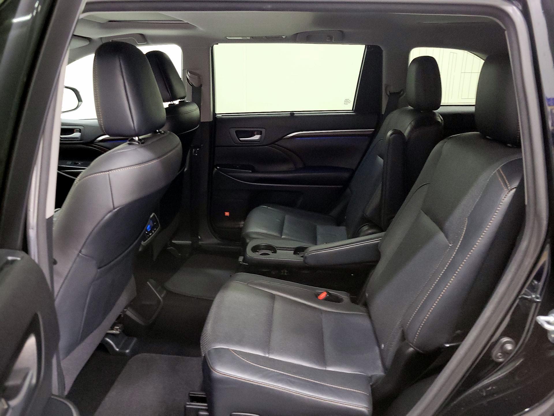 Thumbnail: 2016 Toyota Highlander - 19