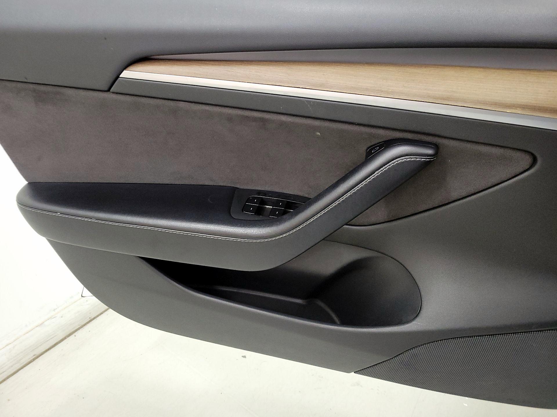 Thumbnail: 2021 Tesla Model 3 - 12