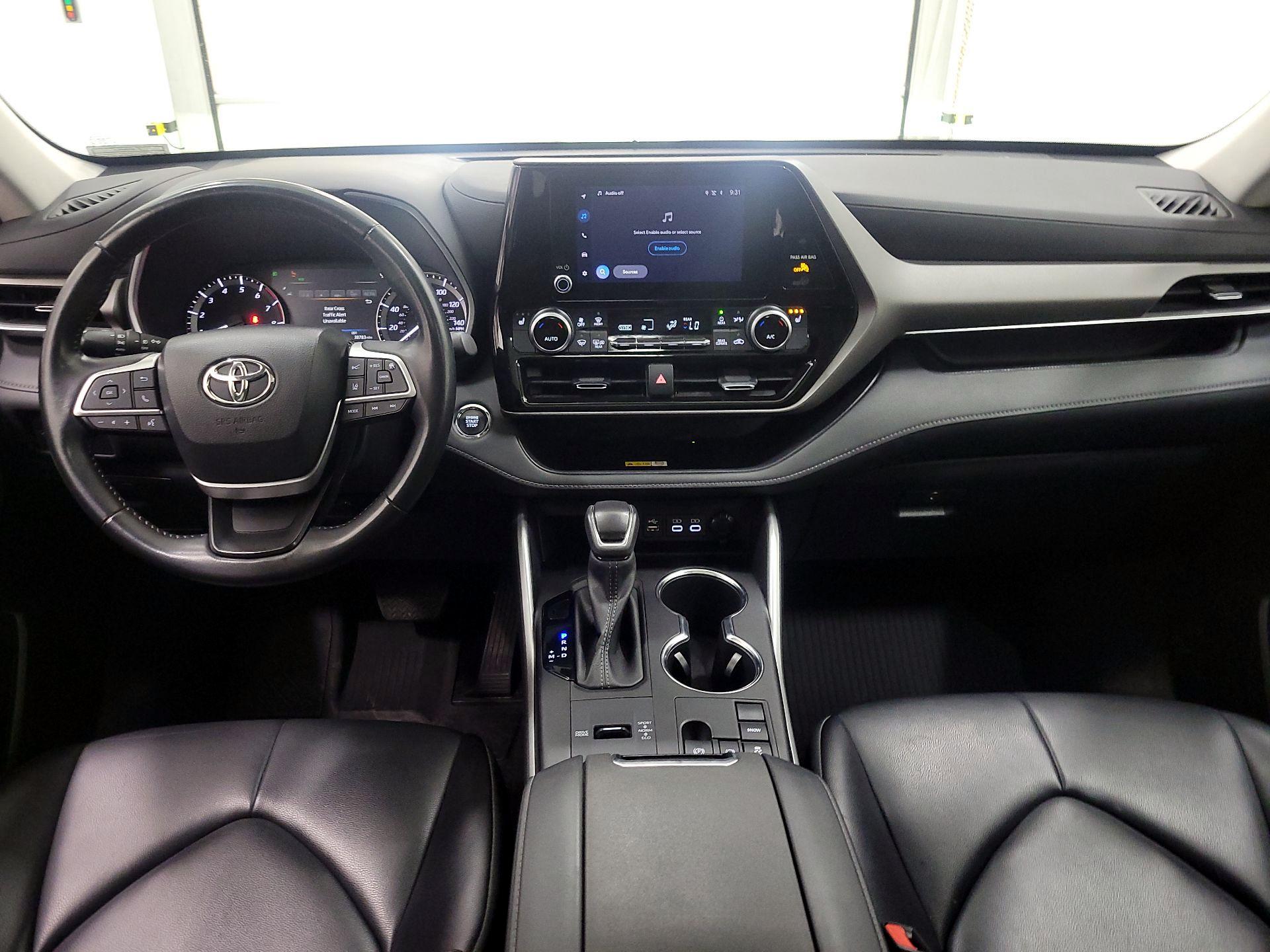 Thumbnail: 2023 Toyota Highlander - 9