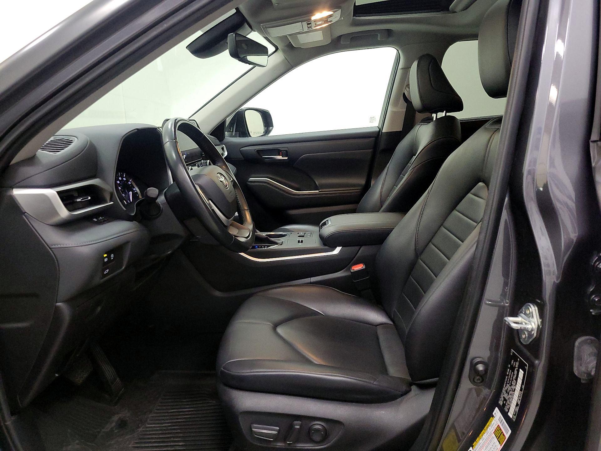 Thumbnail: 2023 Toyota Highlander - 11