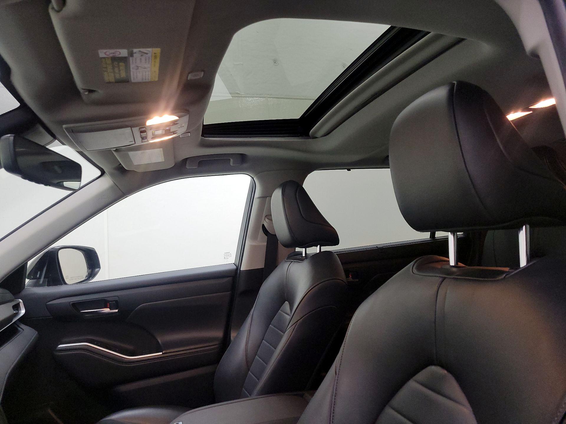 Thumbnail: 2023 Toyota Highlander - 19