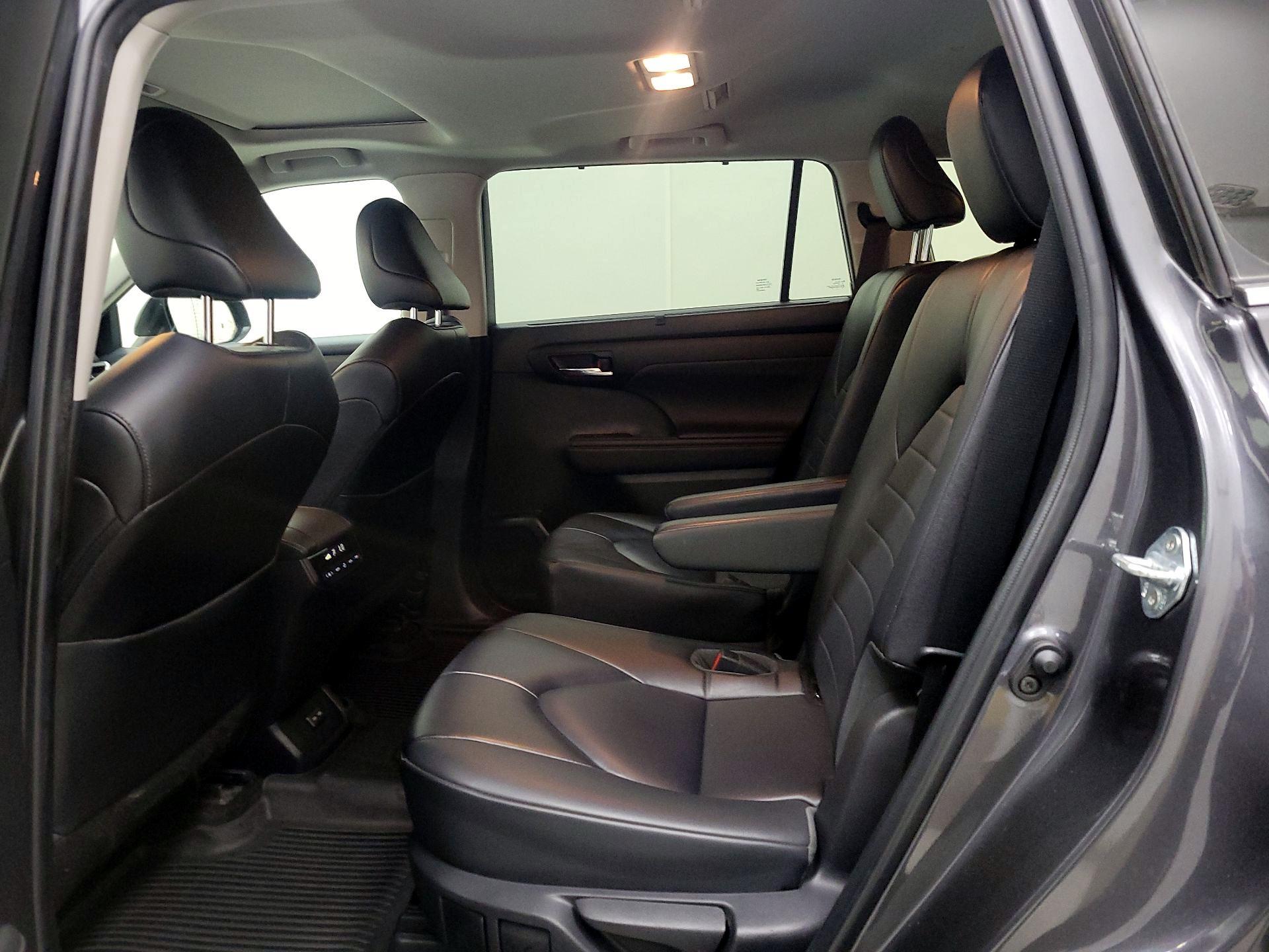 Thumbnail: 2023 Toyota Highlander - 20