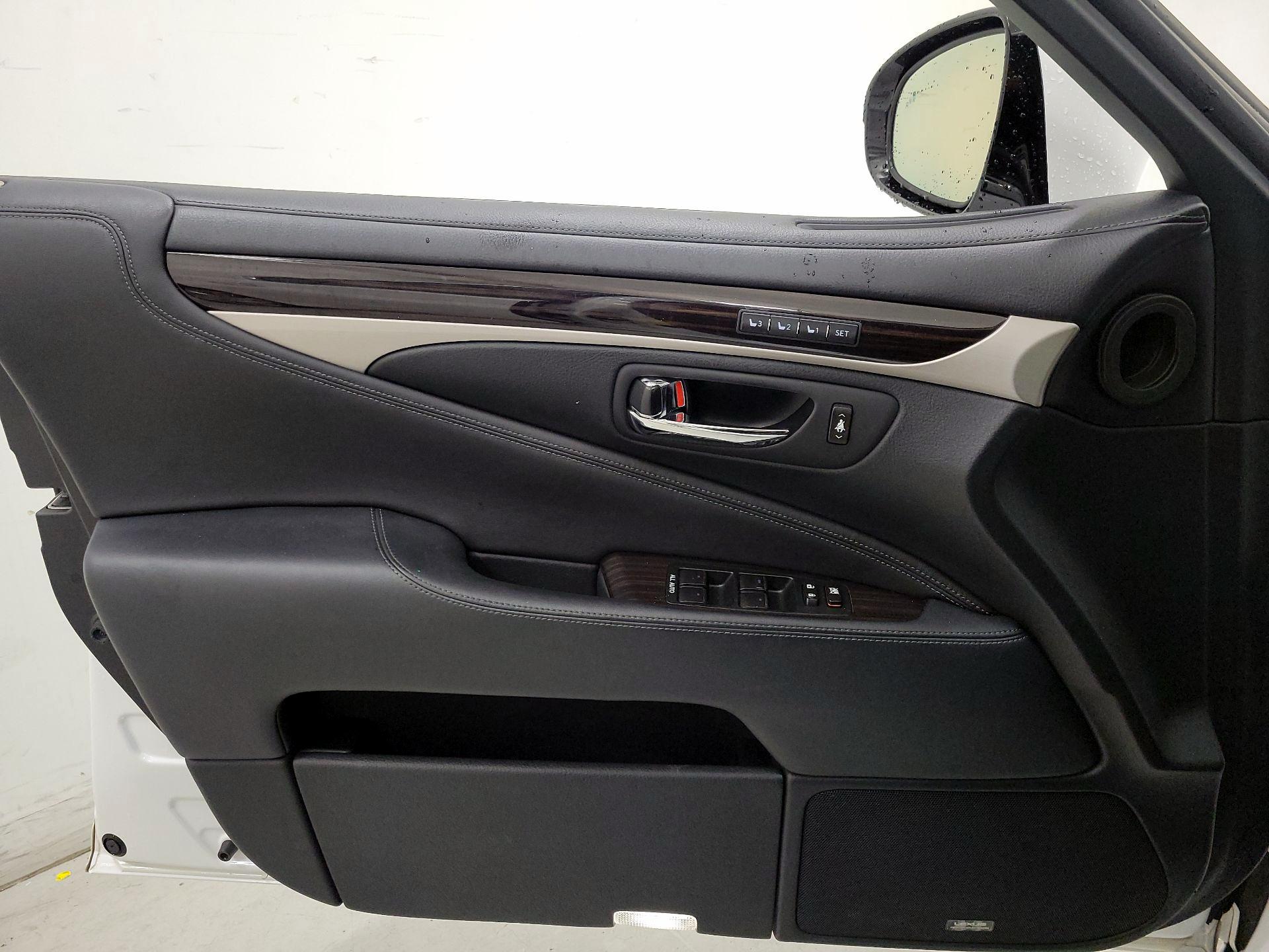 Thumbnail: 2015 Lexus LS - 12