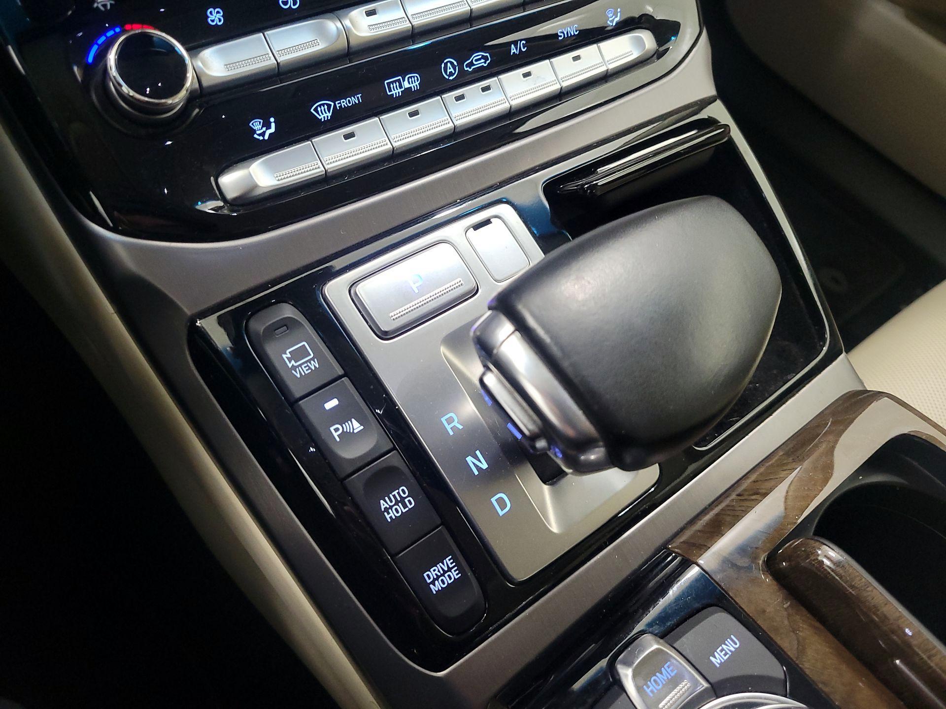 Thumbnail: 2019 Genesis G90 - 18