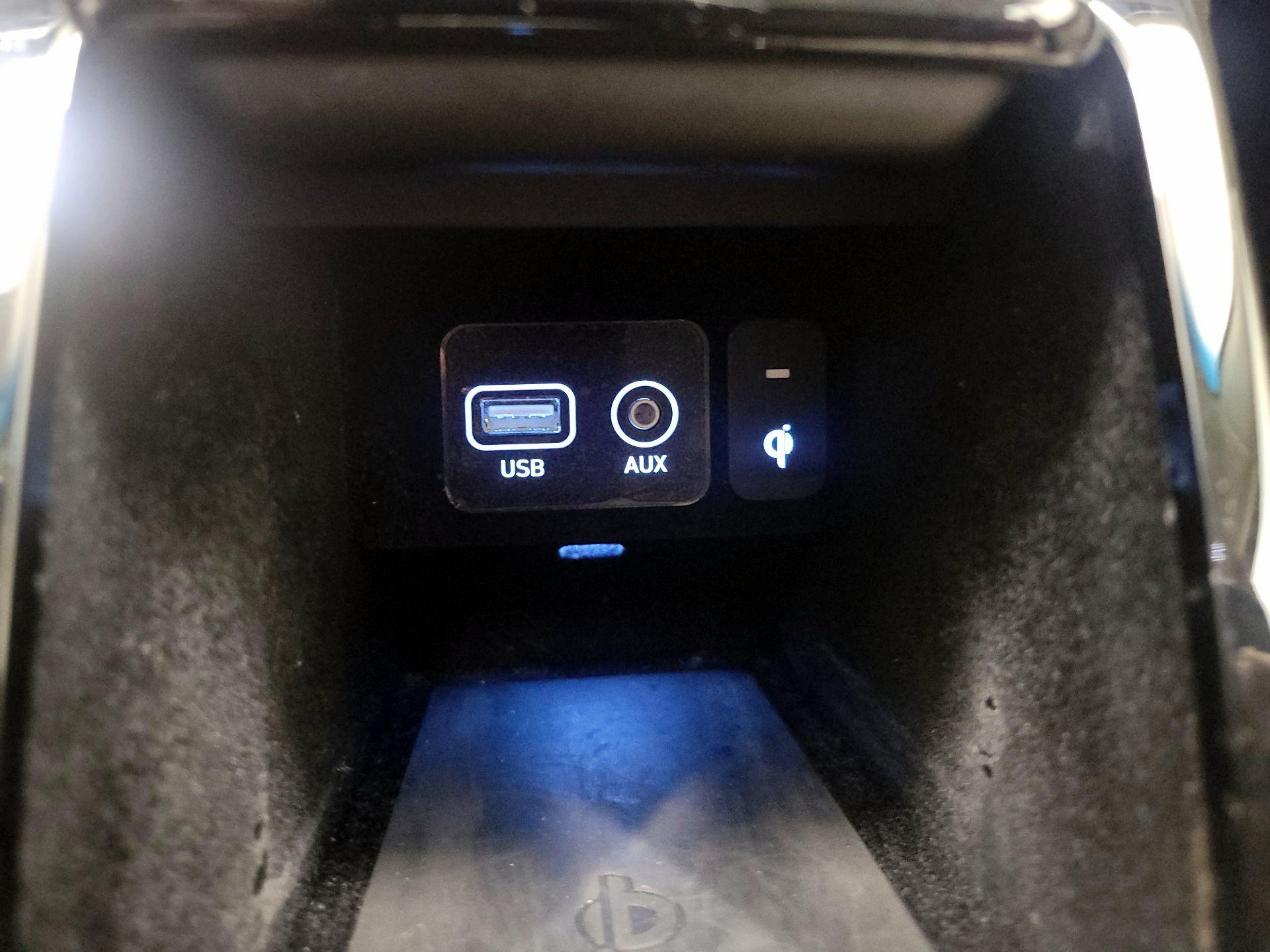 Thumbnail: 2019 Genesis G90 - 19