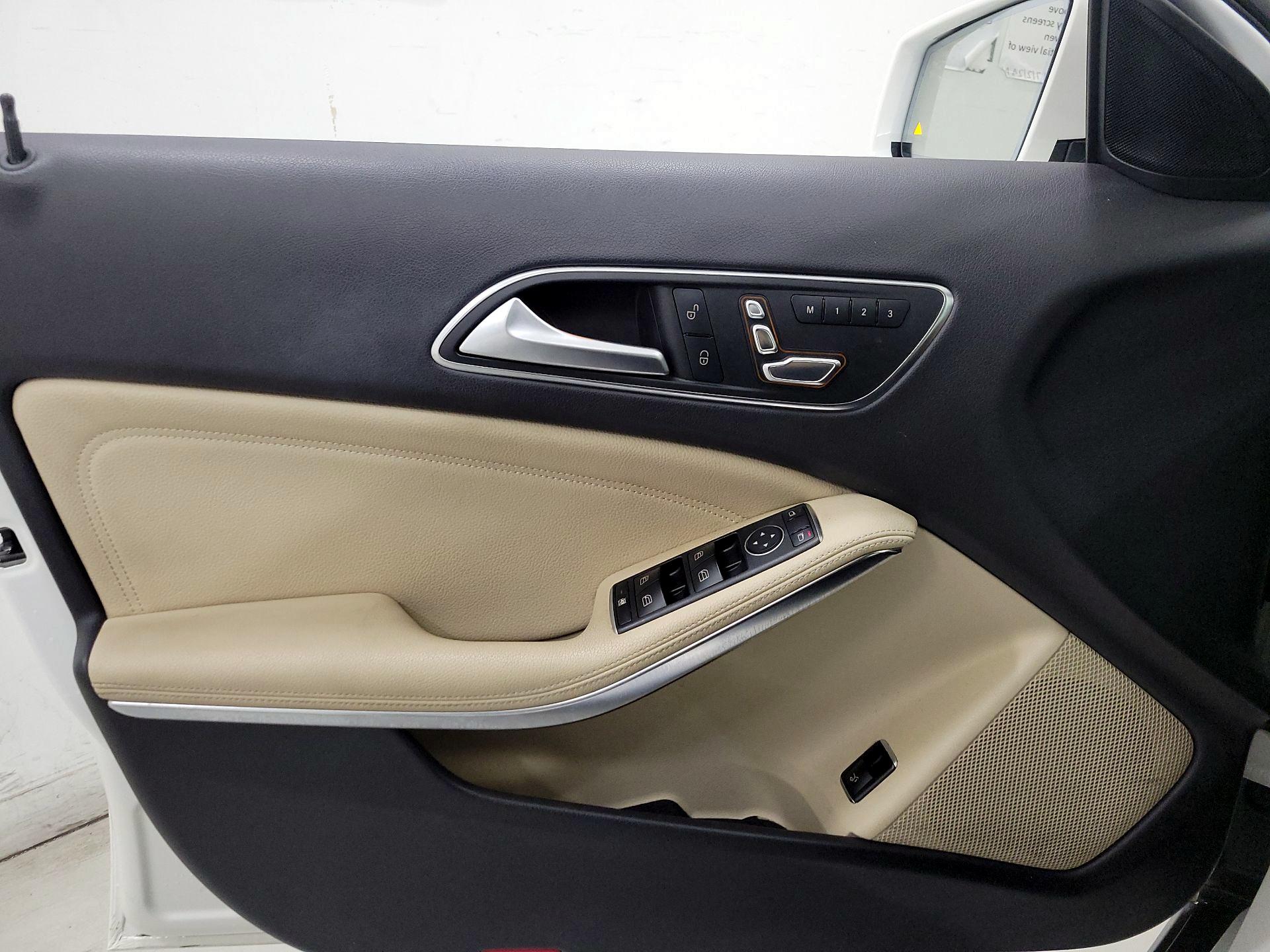 Thumbnail: 2020 Mercedes-Benz GLA - 12