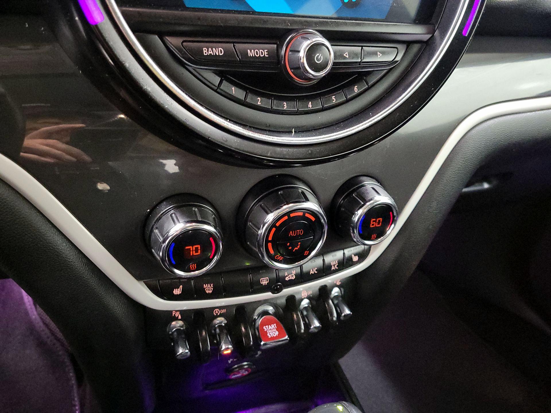 Thumbnail: 2017 MINI Cooper Countryman - 17