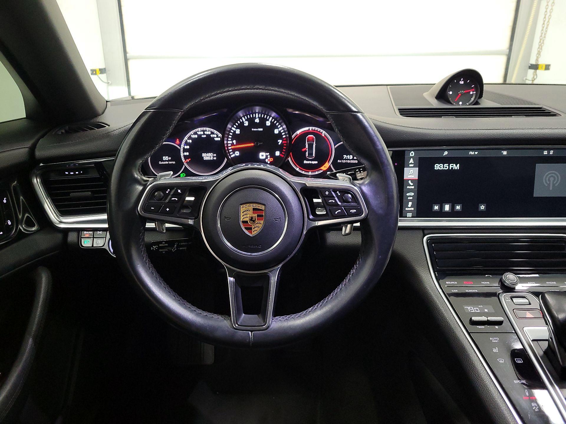 Thumbnail: 2018 Porsche Panamera - 10