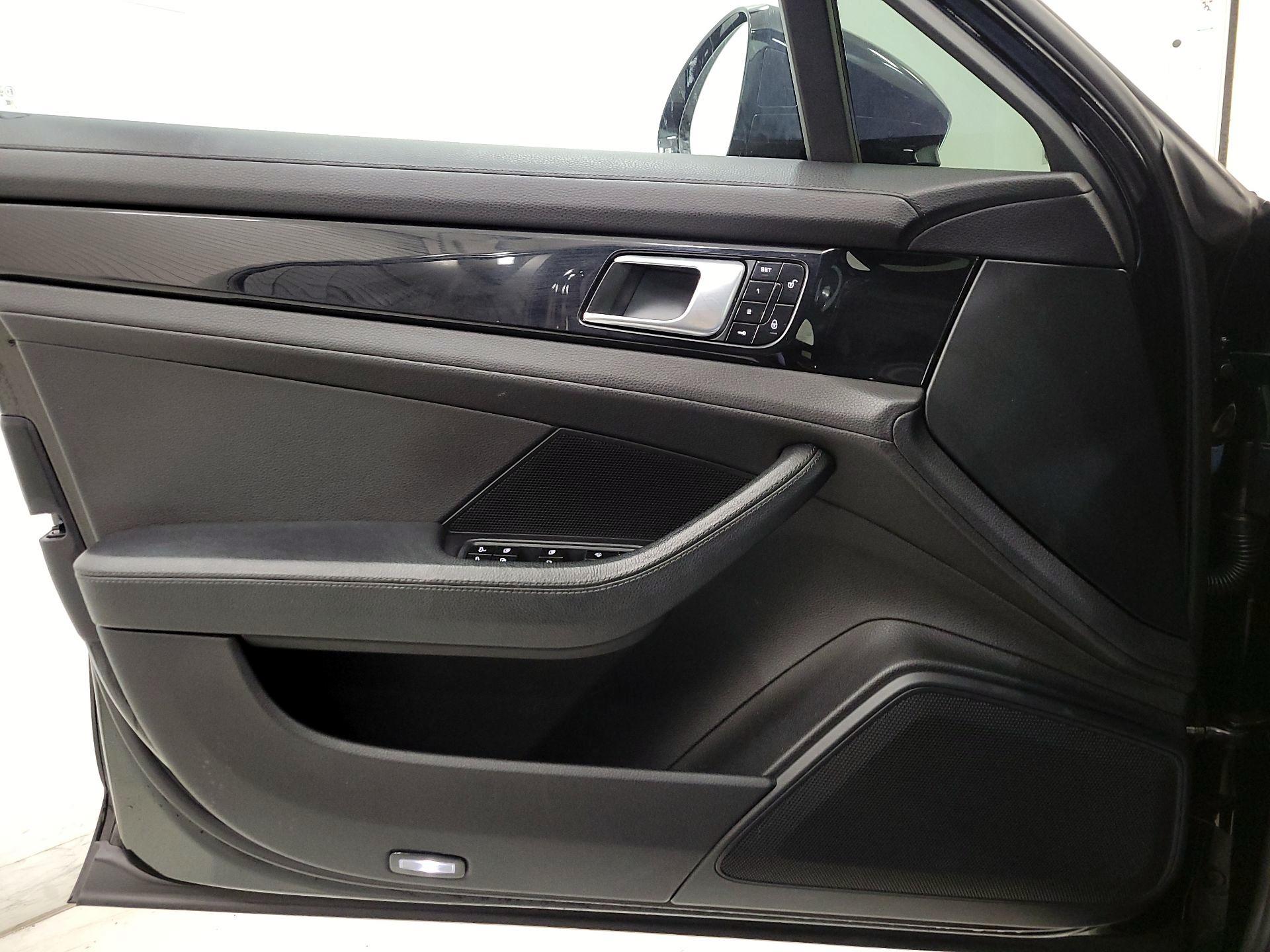 Thumbnail: 2018 Porsche Panamera - 12