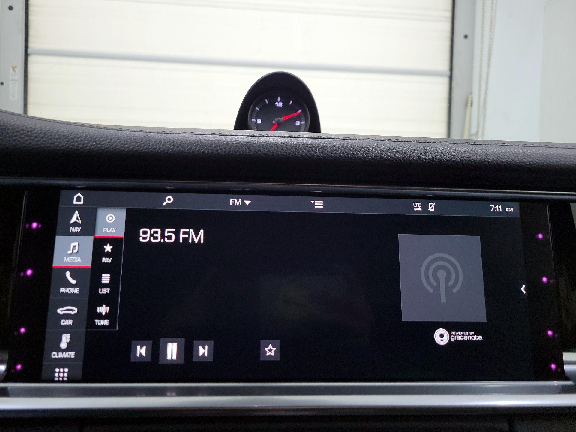 Thumbnail: 2018 Porsche Panamera - 15