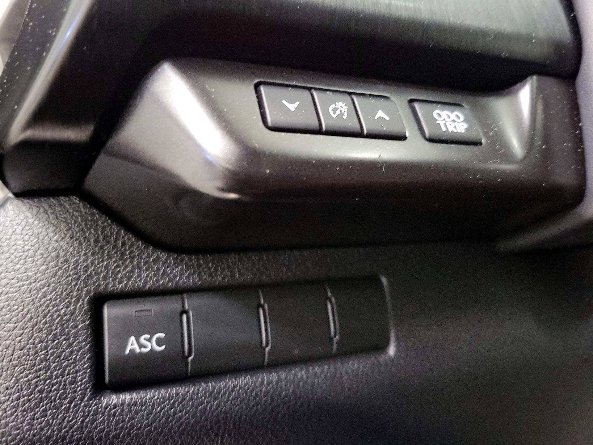 Thumbnail: 2019 Lexus UX - 13