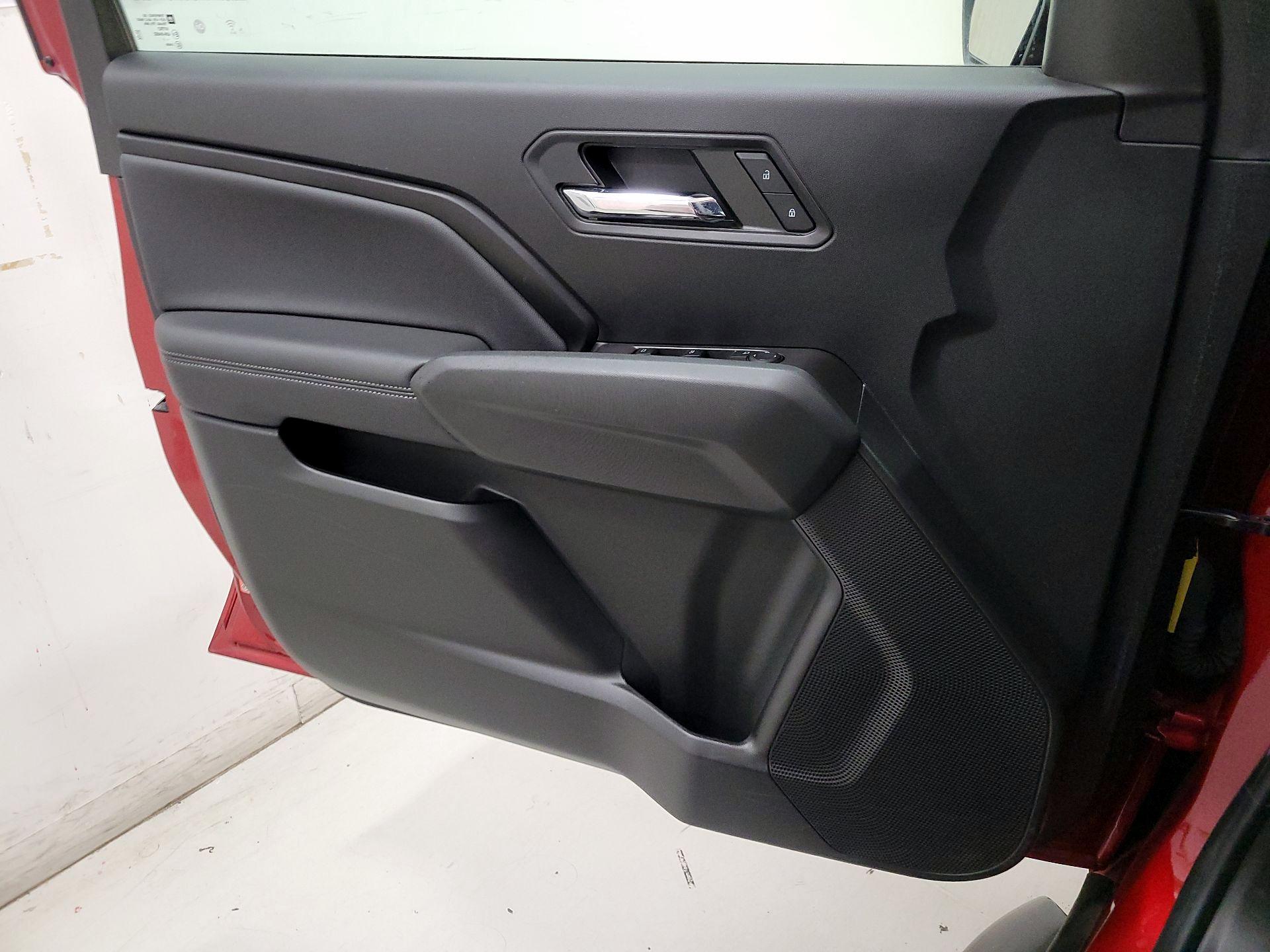 Thumbnail: 2023 Chevrolet Colorado - 12