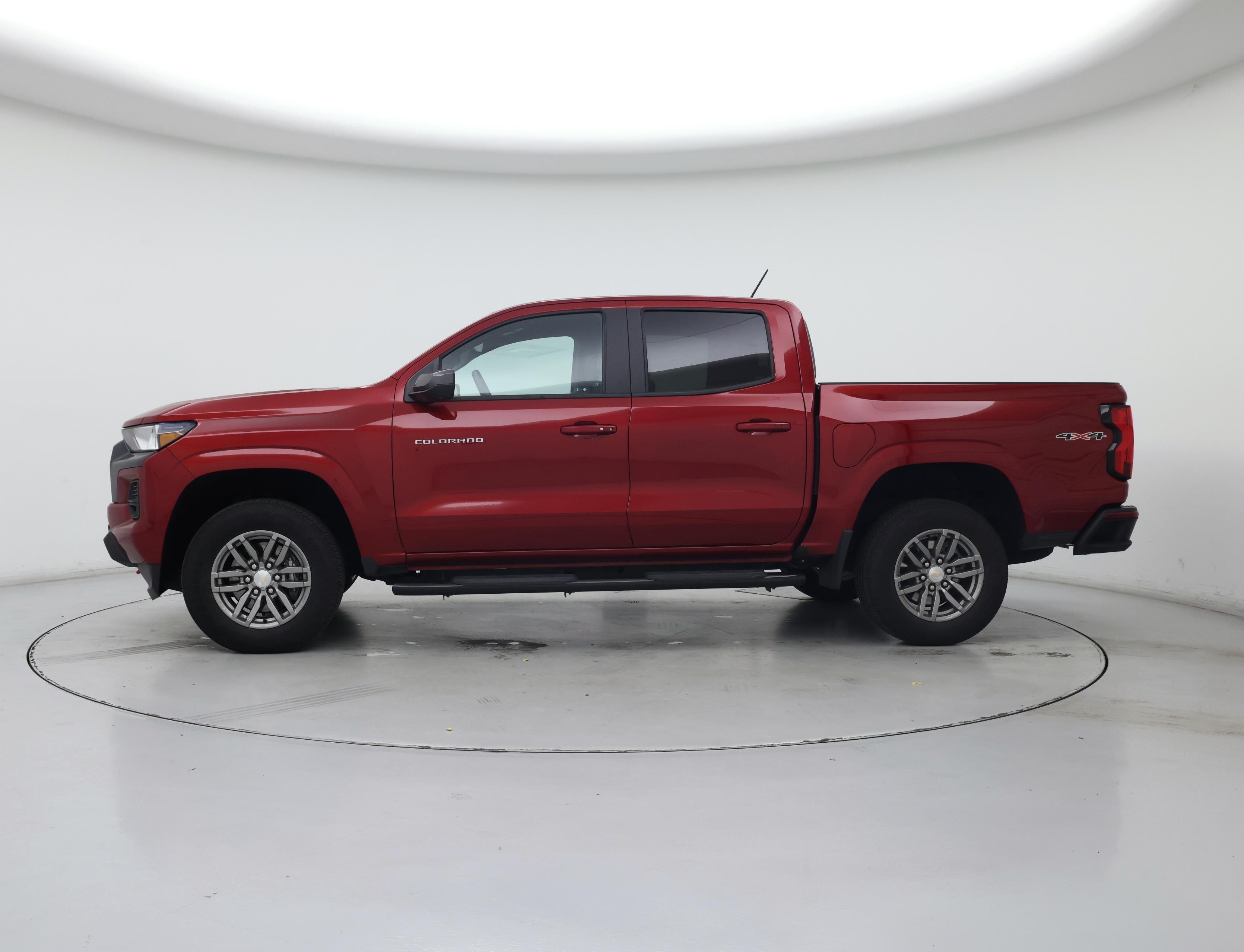 Thumbnail: 2023 Chevrolet Colorado - 3