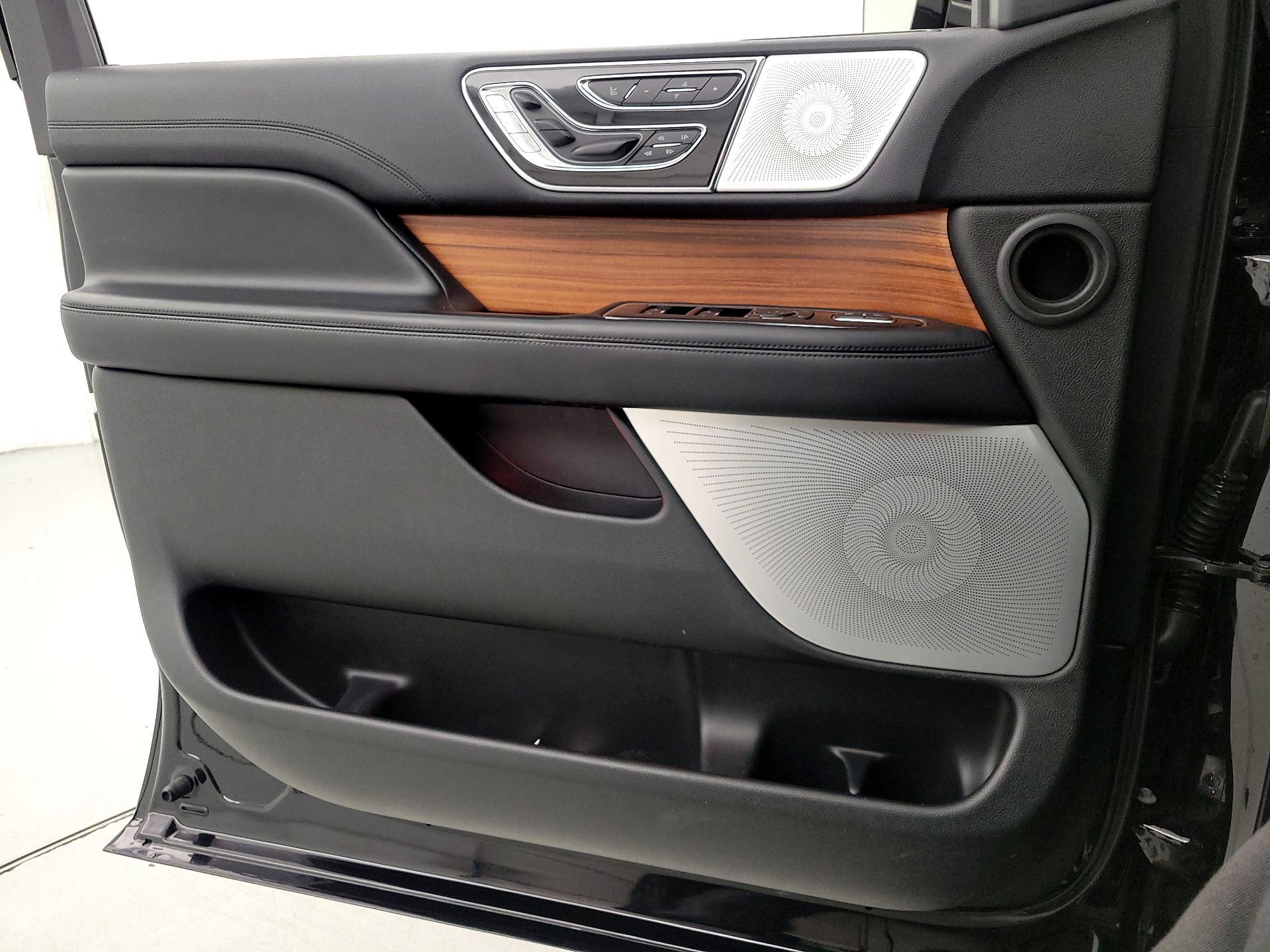 Thumbnail: 2019 Lincoln Navigator - 12