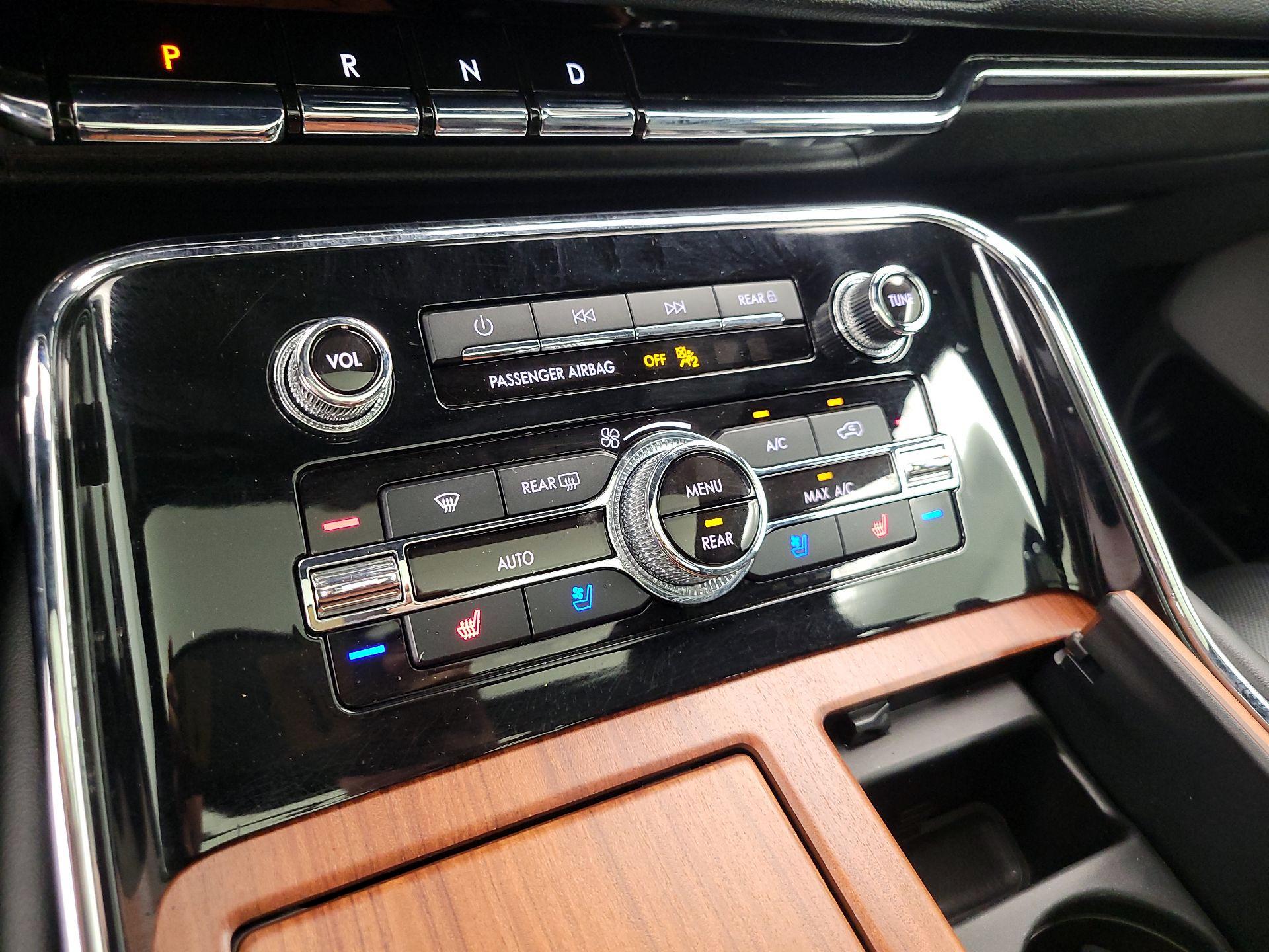 Thumbnail: 2019 Lincoln Navigator - 17