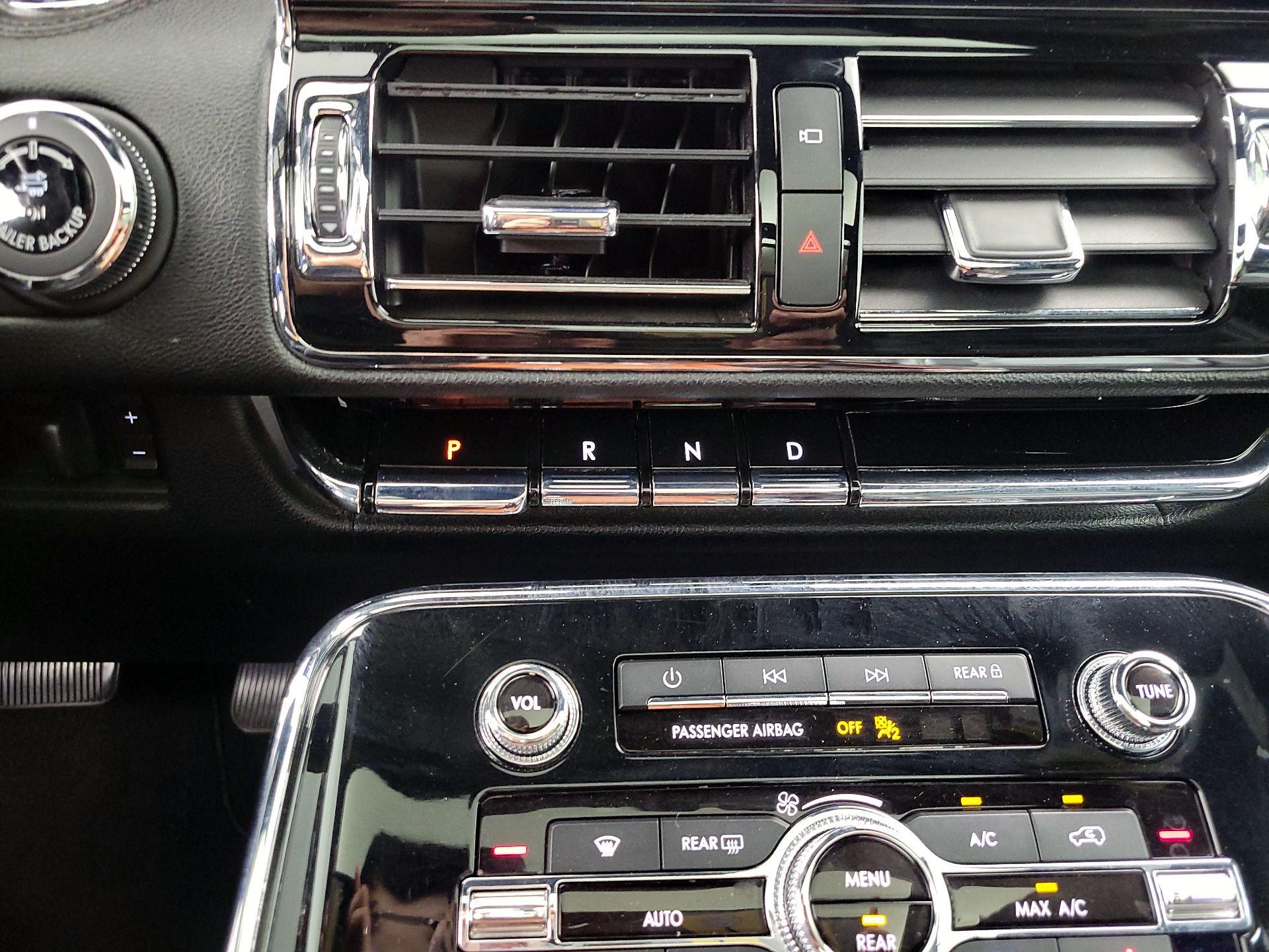 Thumbnail: 2019 Lincoln Navigator - 18