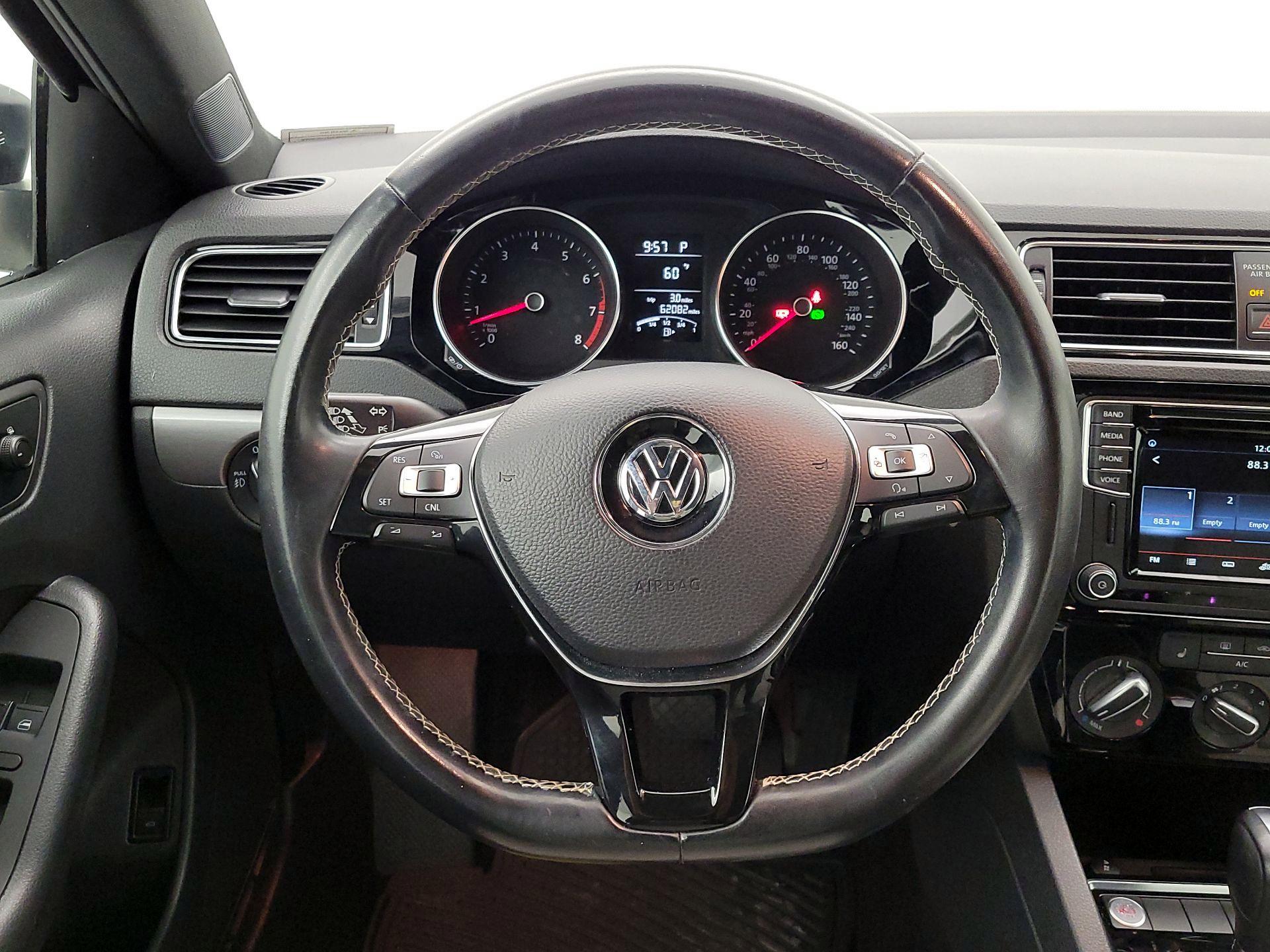 Thumbnail: 2016 Volkswagen Jetta - 10