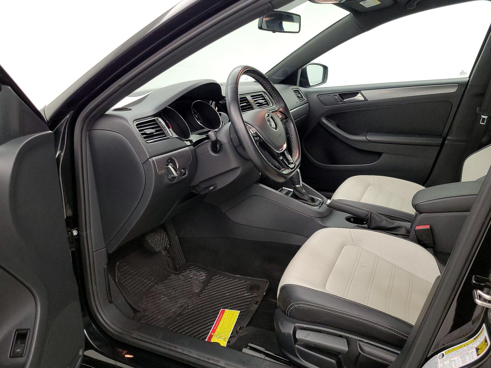 Thumbnail: 2016 Volkswagen Jetta - 11