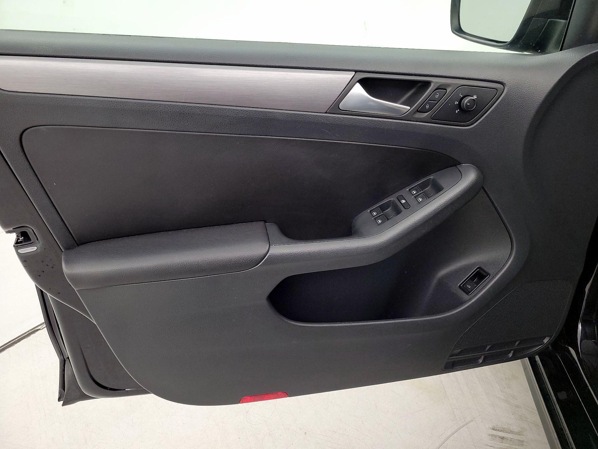 Thumbnail: 2016 Volkswagen Jetta - 12