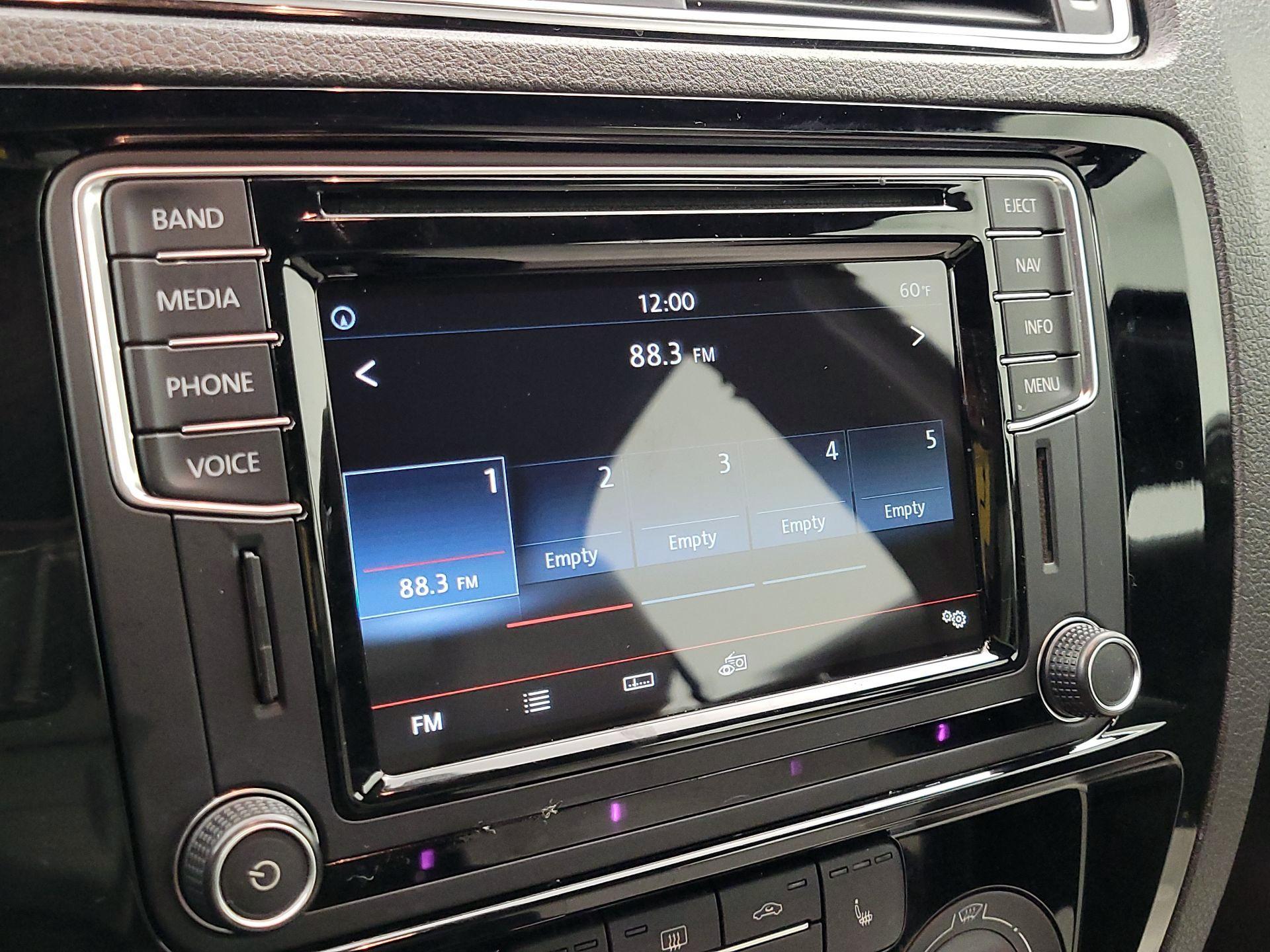 Thumbnail: 2016 Volkswagen Jetta - 15