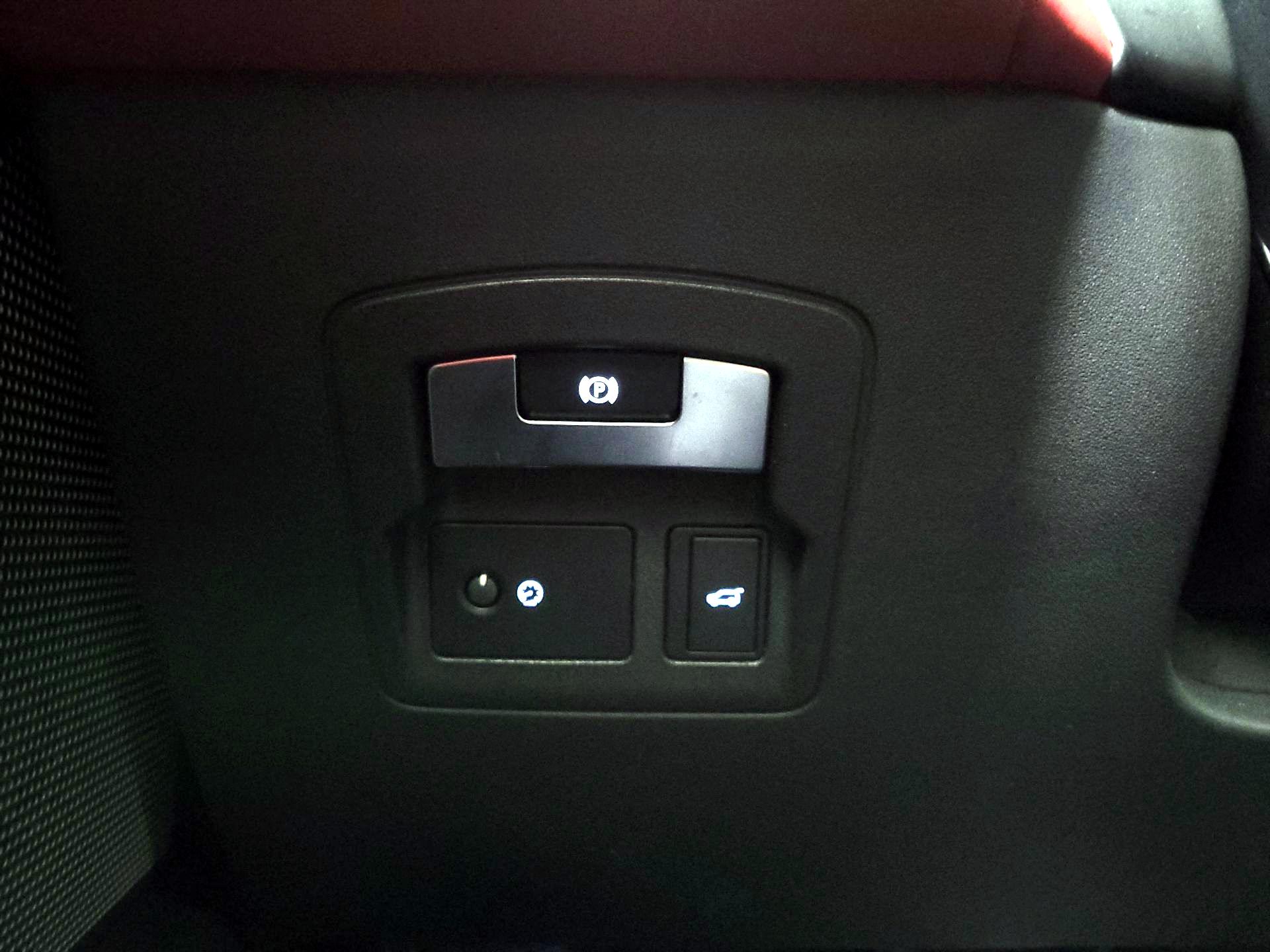 Thumbnail: 2020 Land Rover Range Rover - 13