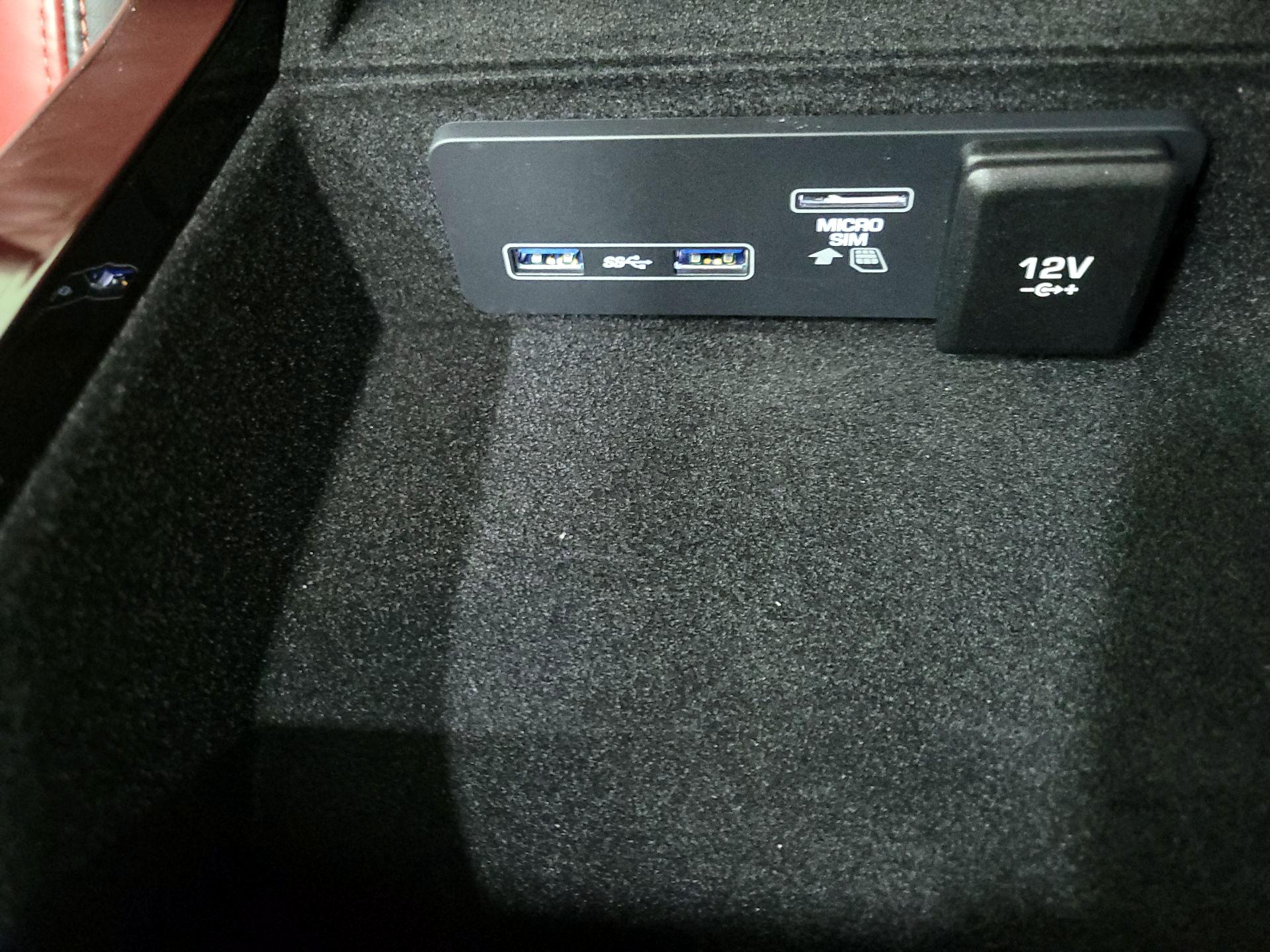 Thumbnail: 2020 Land Rover Range Rover - 19