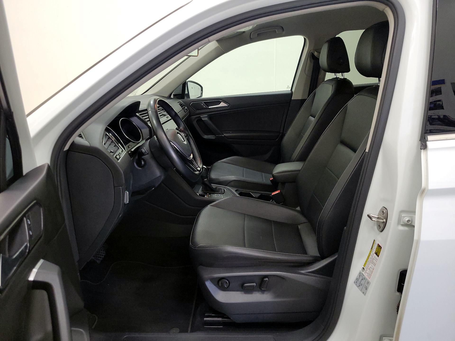 Thumbnail: 2018 Volkswagen Tiguan - 11