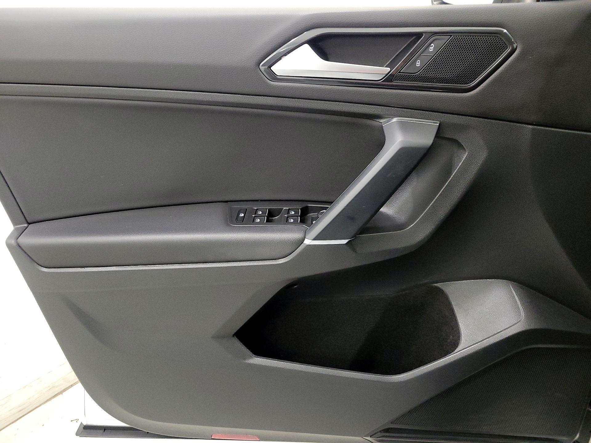 Thumbnail: 2018 Volkswagen Tiguan - 12