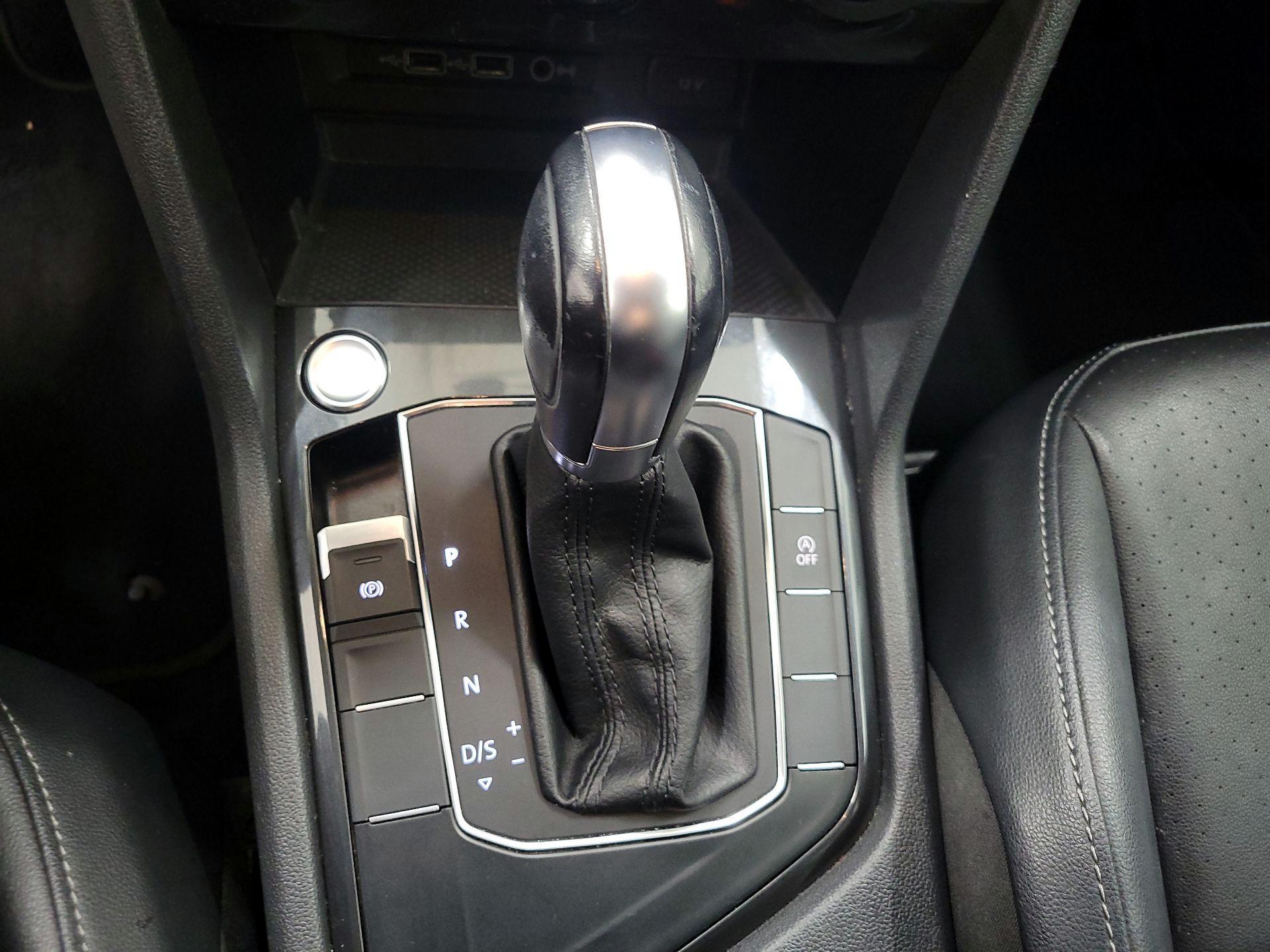 Thumbnail: 2018 Volkswagen Tiguan - 17