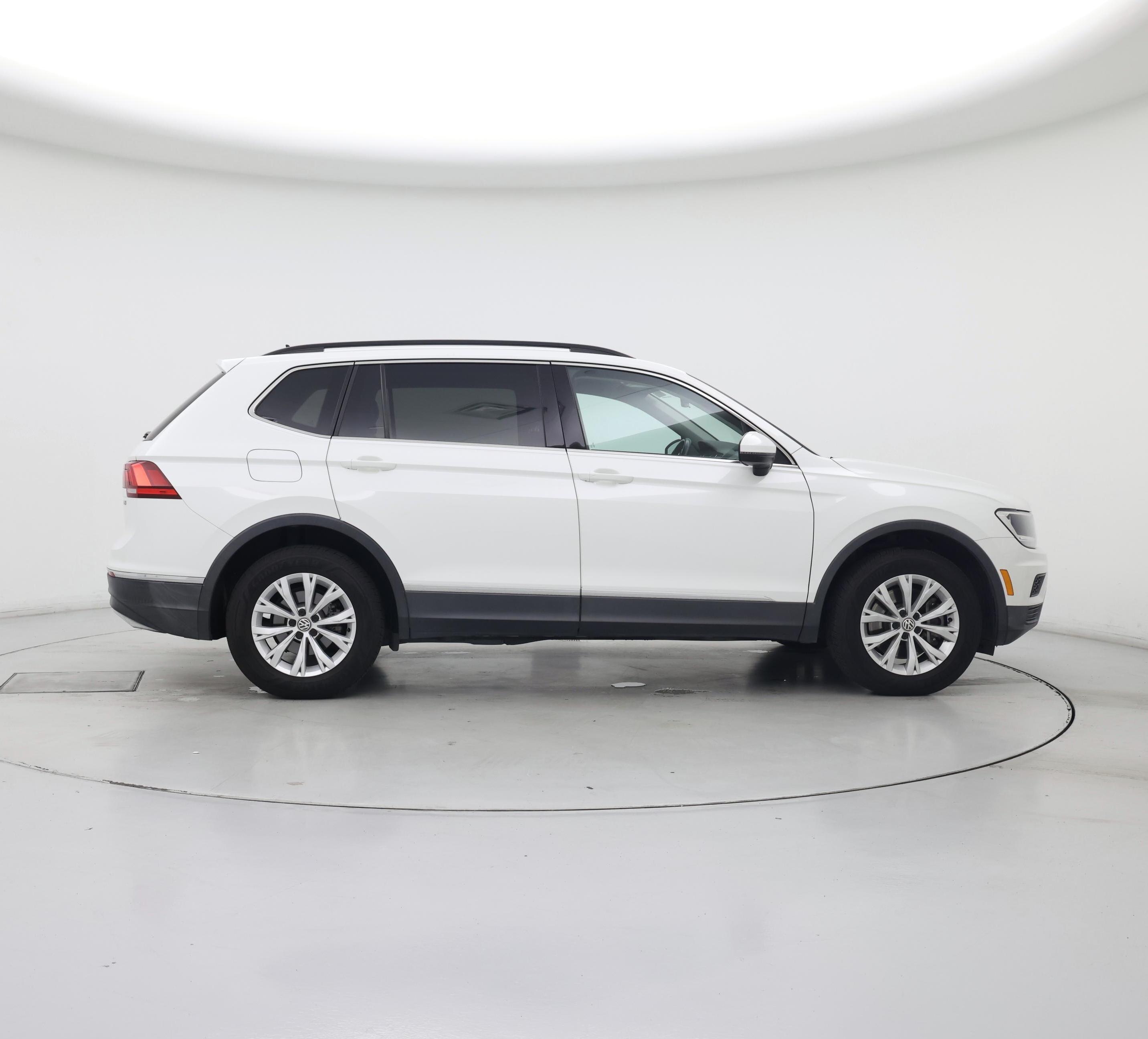 Thumbnail: 2018 Volkswagen Tiguan - 7