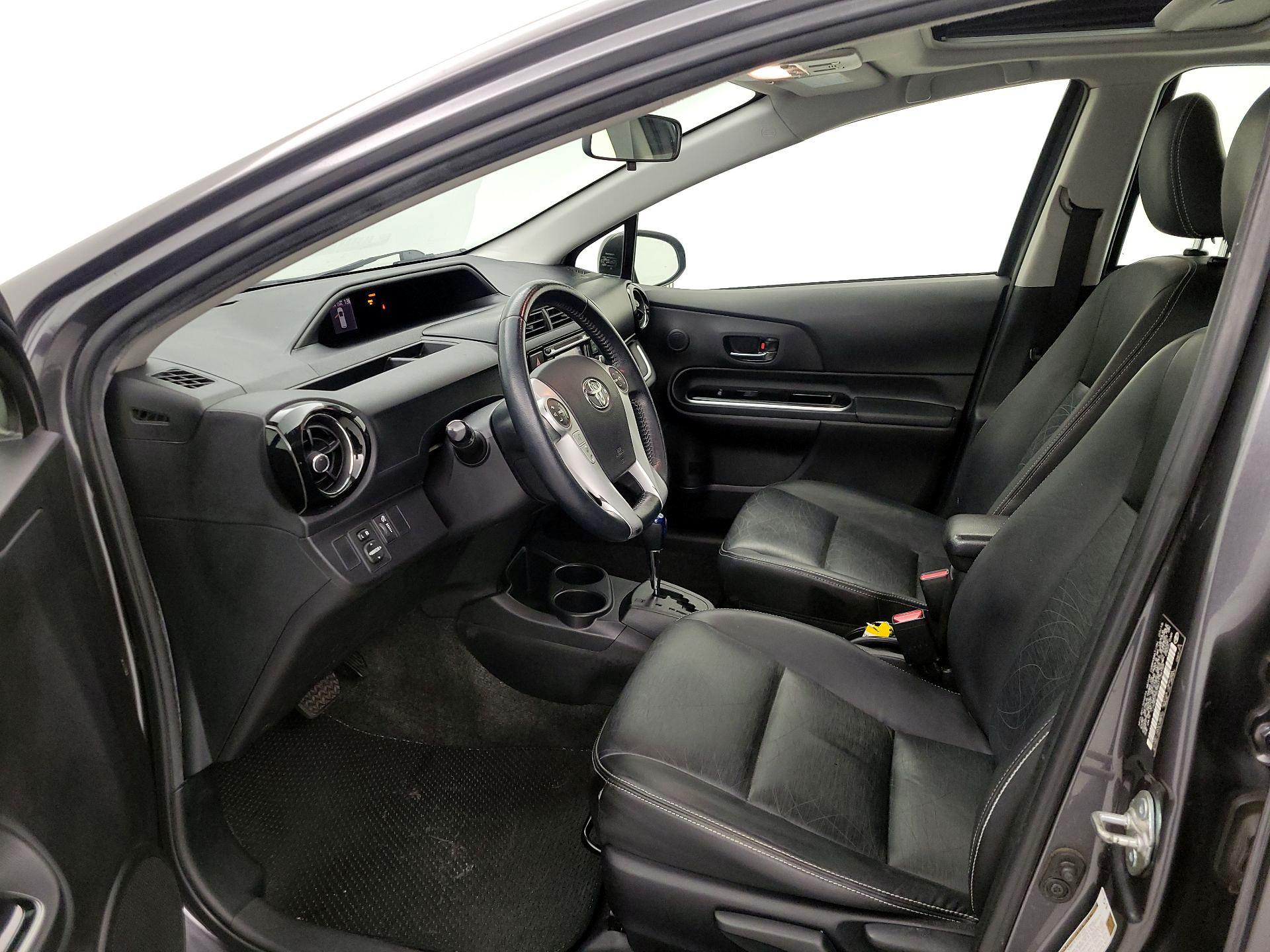 Thumbnail: 2016 Toyota Prius c - 11