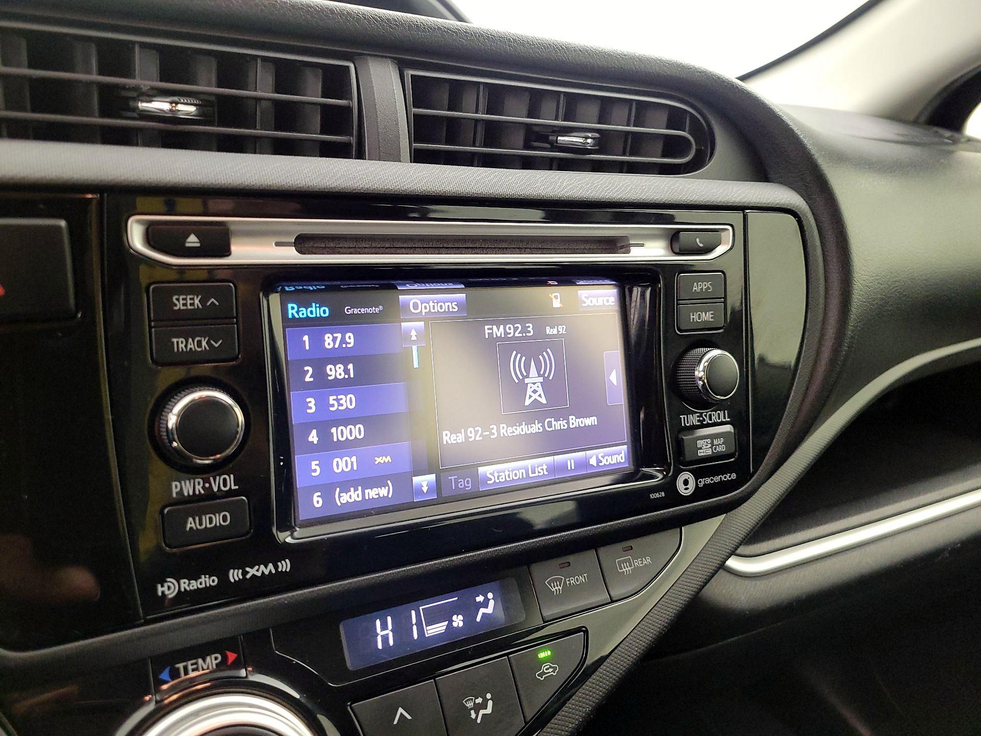 Thumbnail: 2016 Toyota Prius c - 15