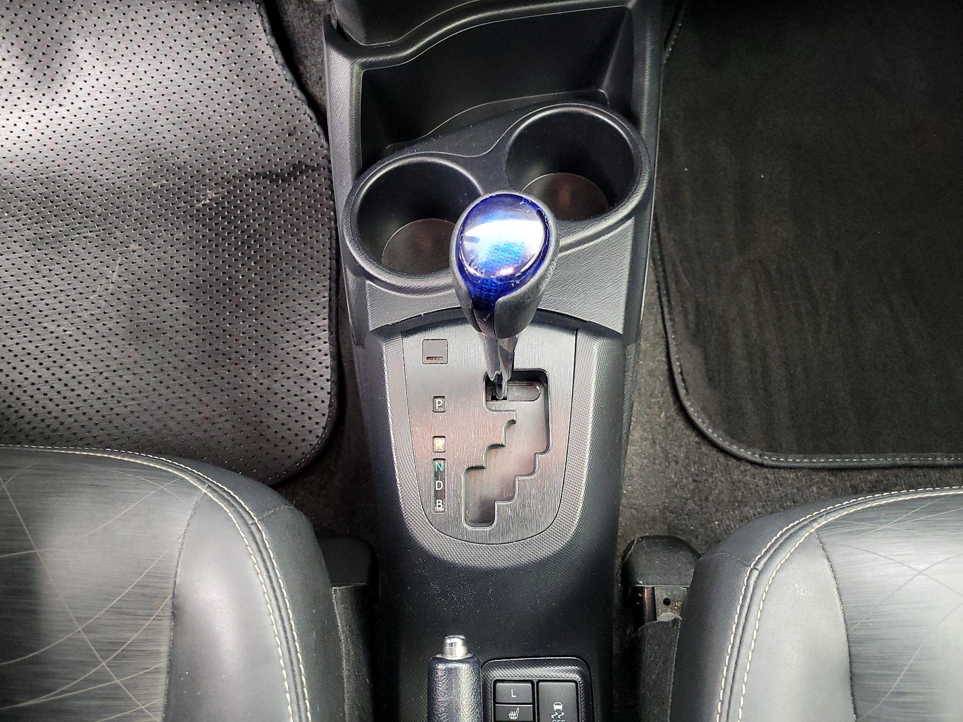 Thumbnail: 2016 Toyota Prius c - 17