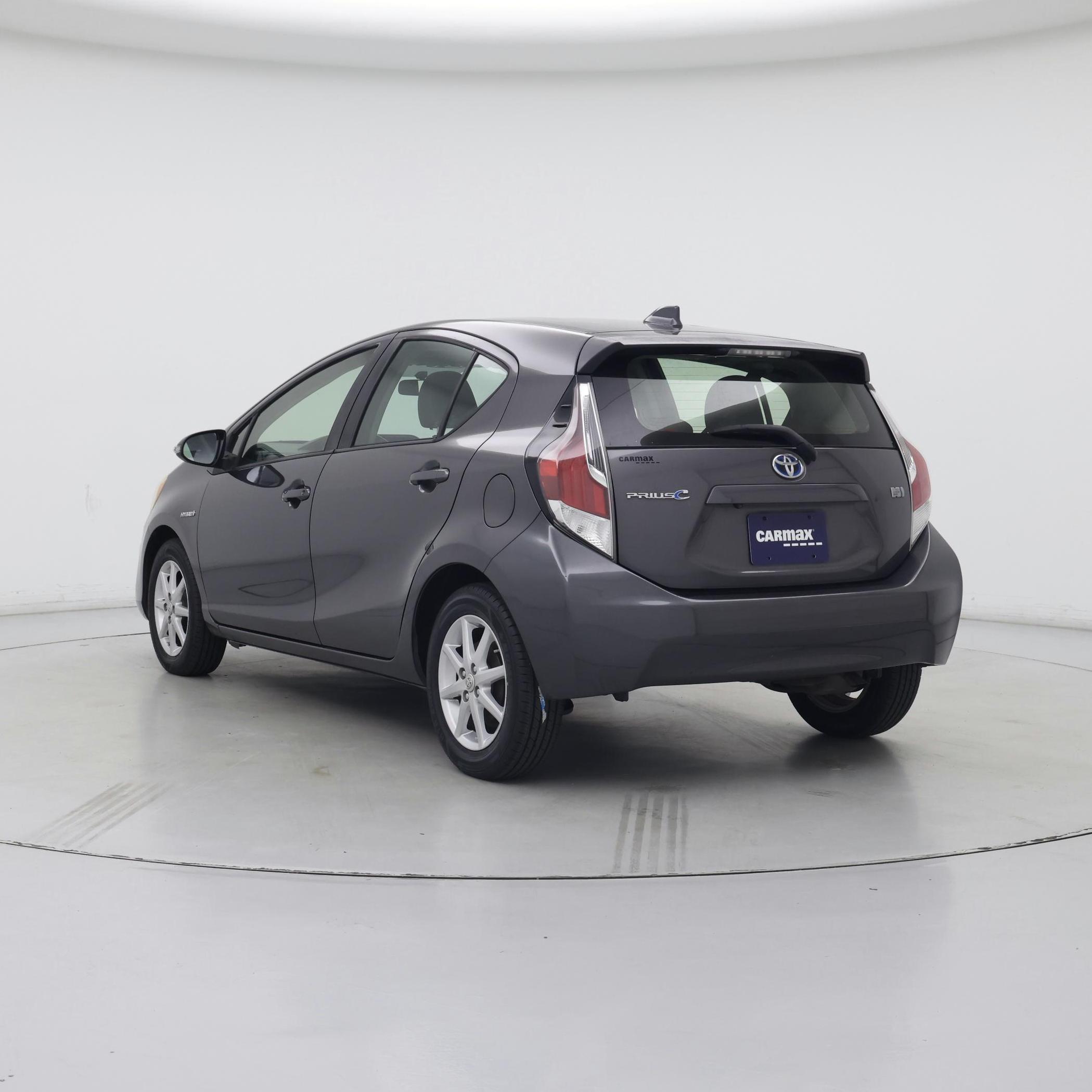 Thumbnail: 2016 Toyota Prius c - 2