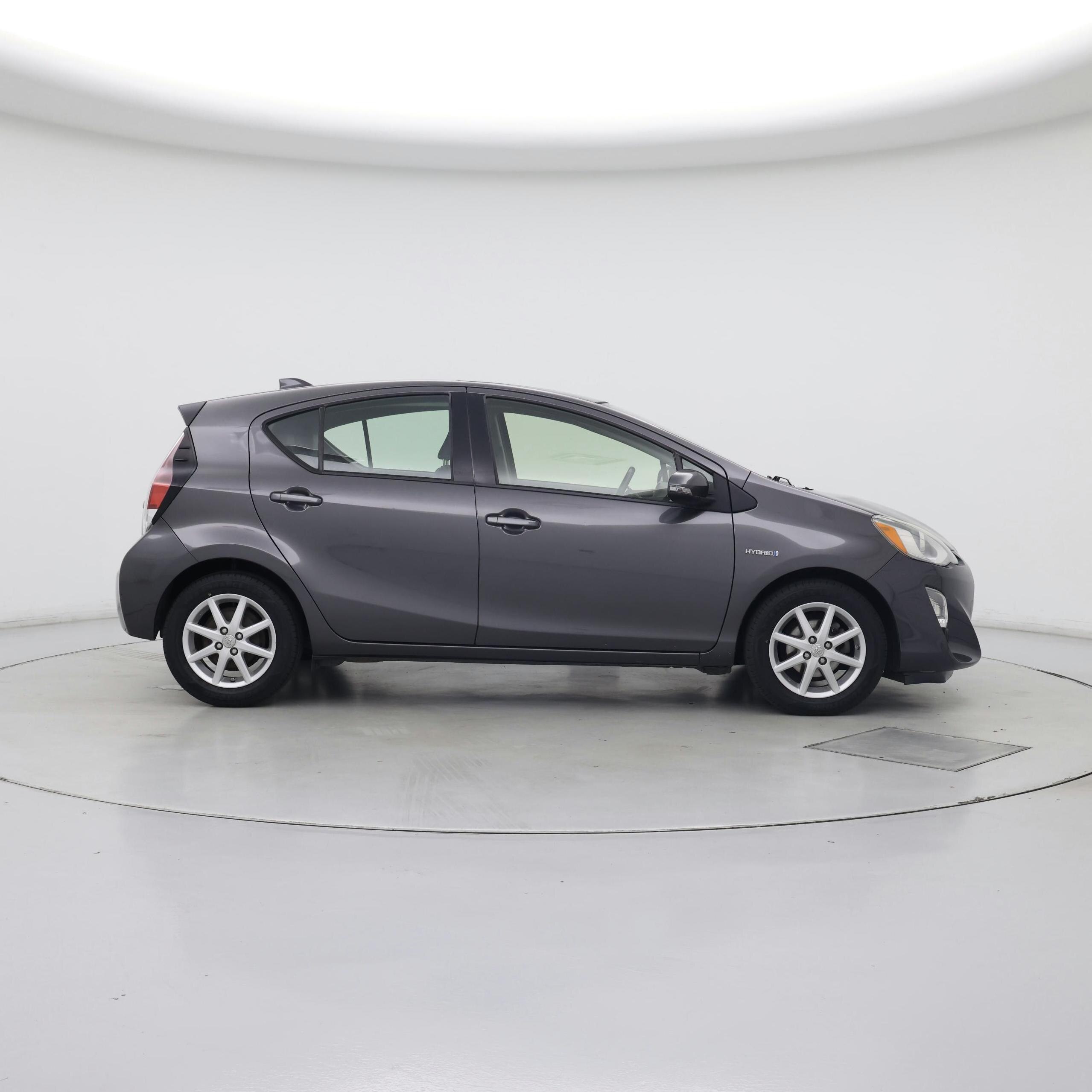Thumbnail: 2016 Toyota Prius c - 7