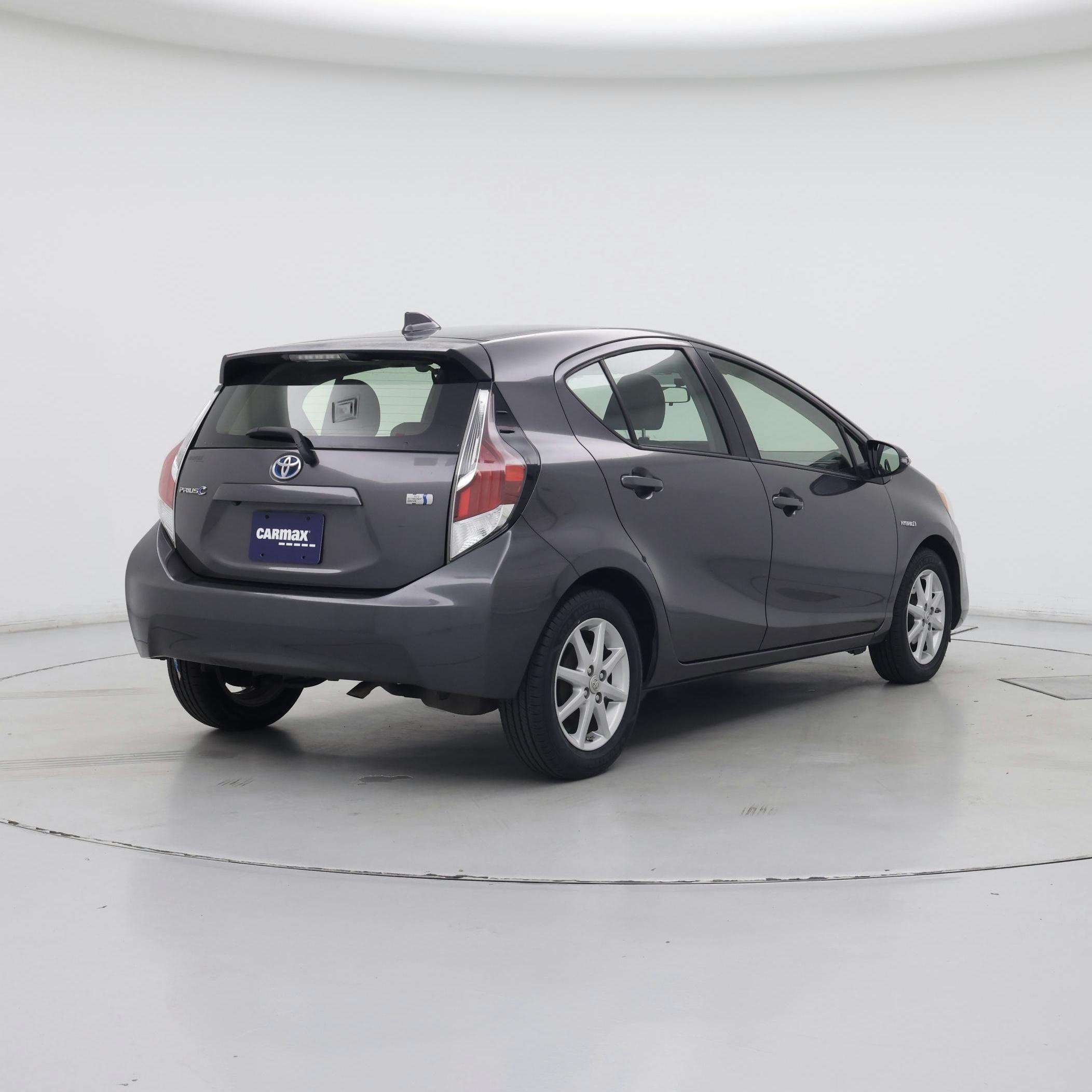 Thumbnail: 2016 Toyota Prius c - 8