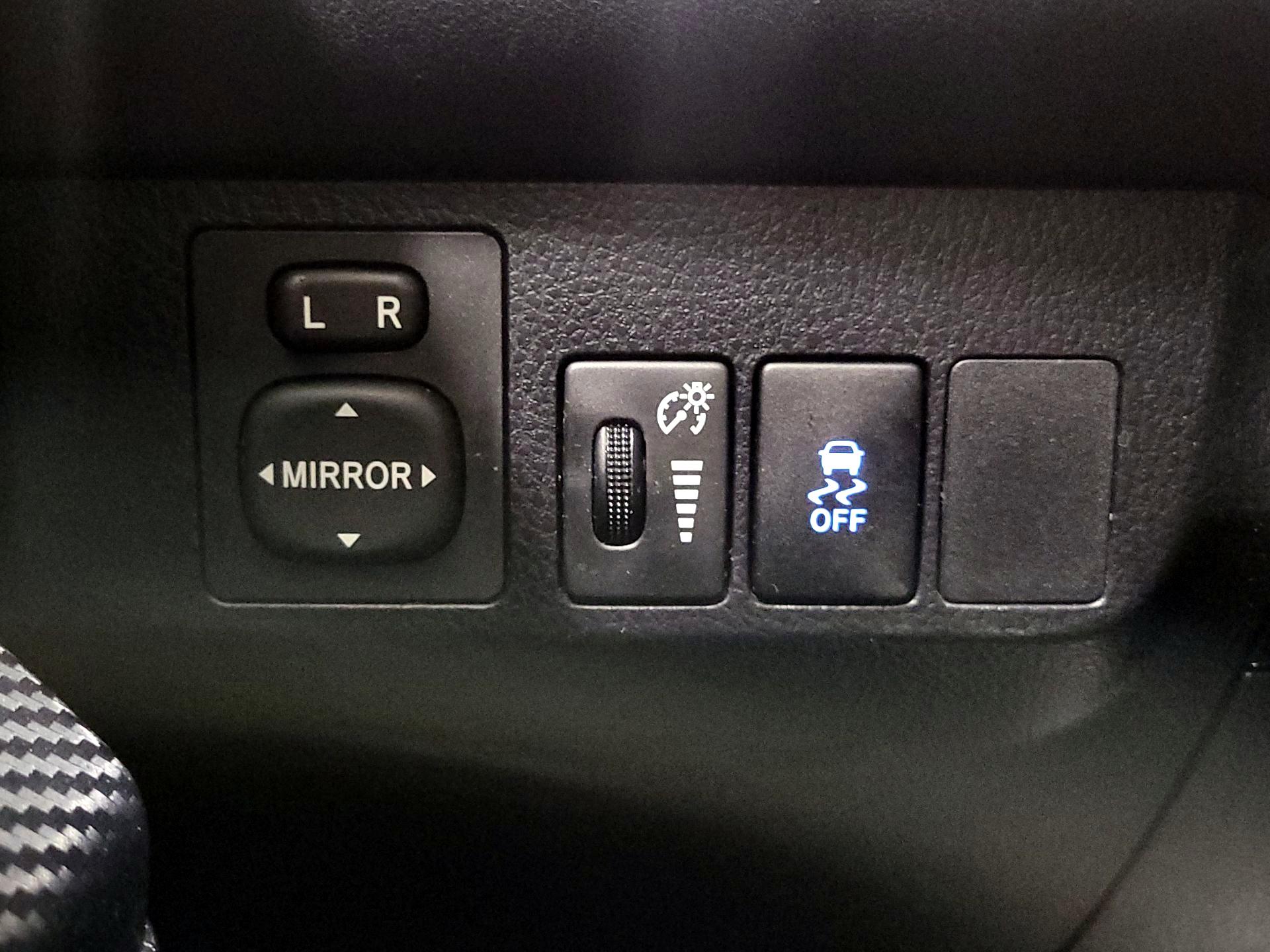 Thumbnail: 2014 Toyota RAV4 - 13