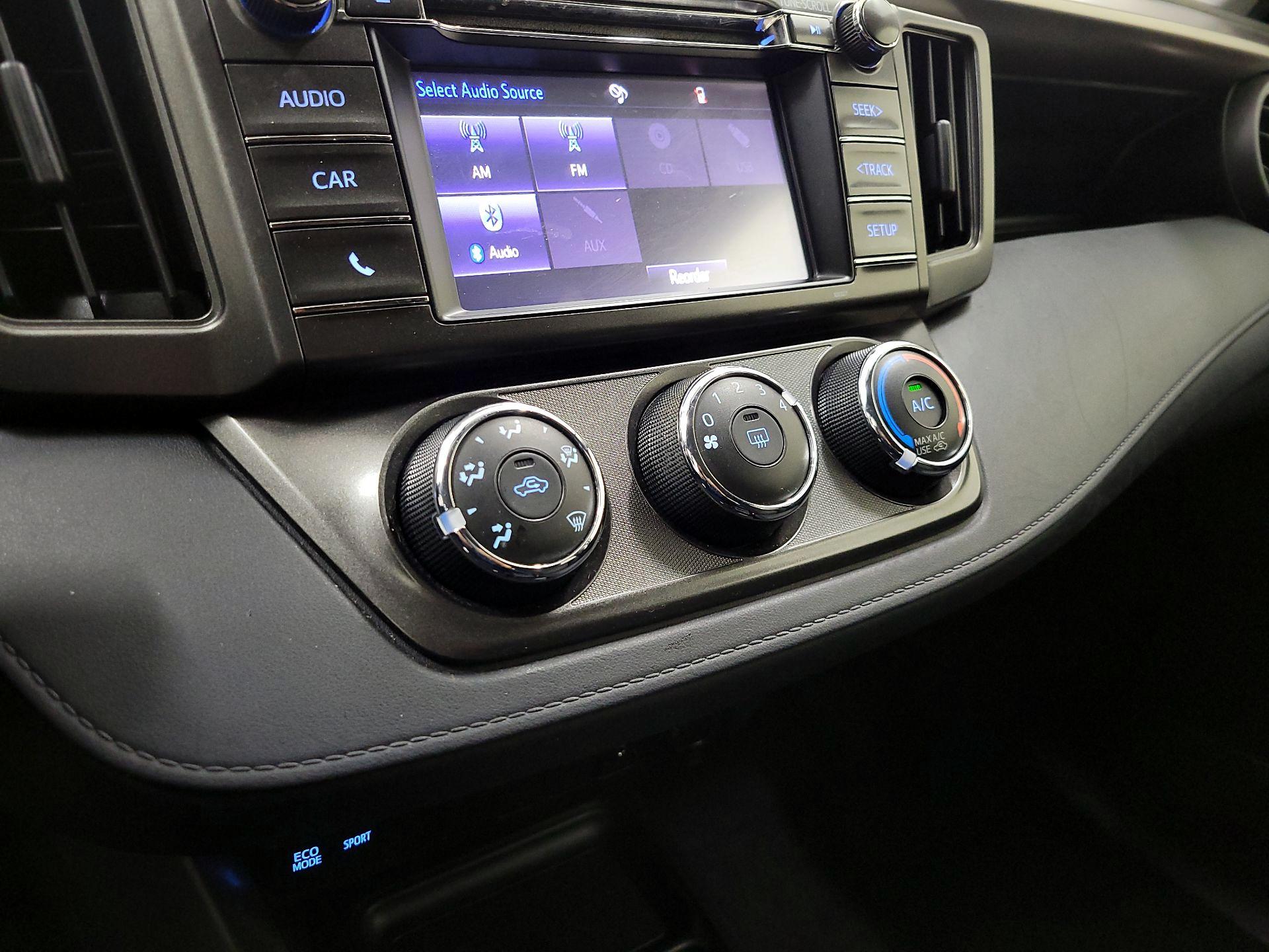 Thumbnail: 2014 Toyota RAV4 - 16