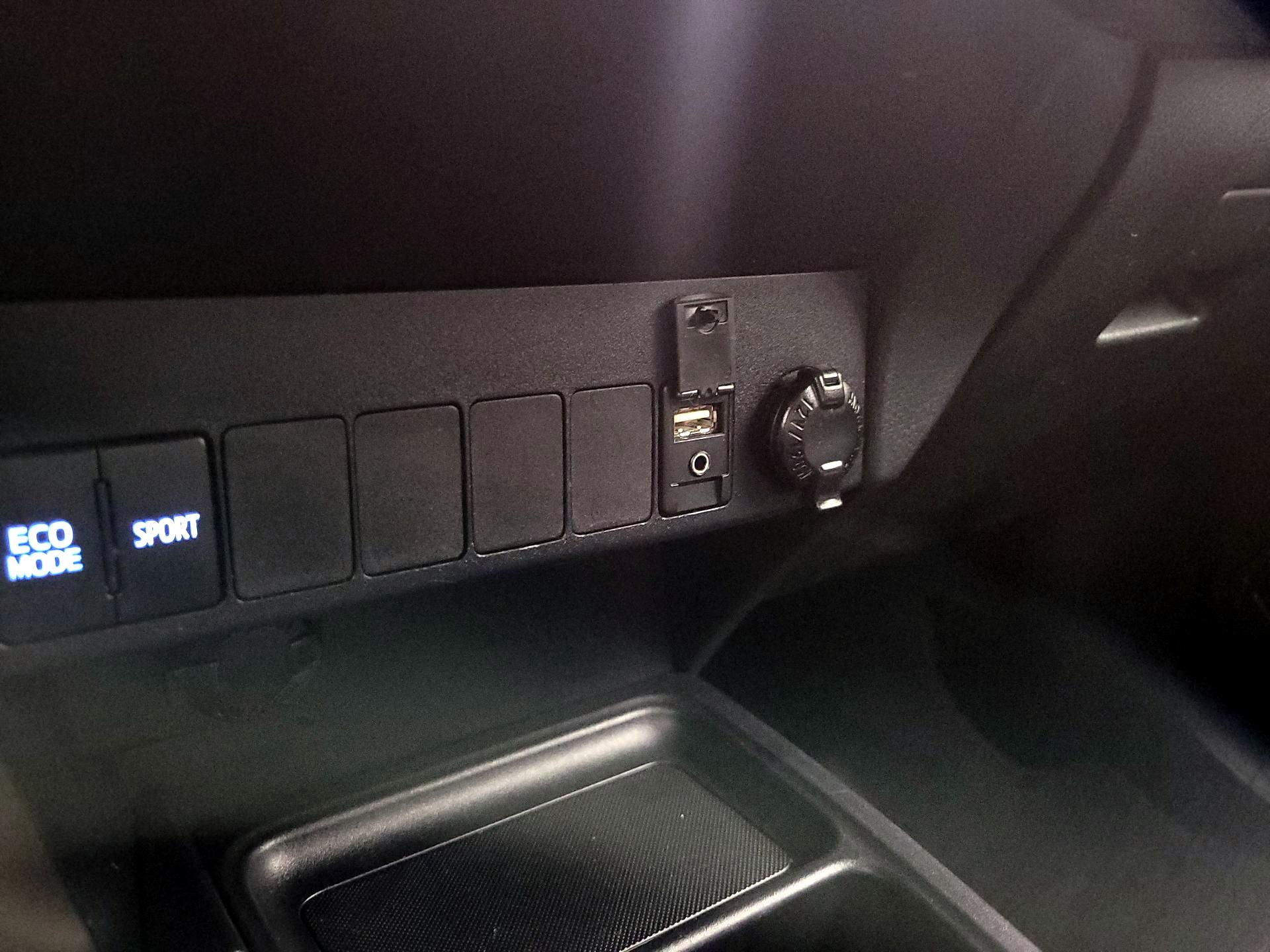 Thumbnail: 2014 Toyota RAV4 - 18