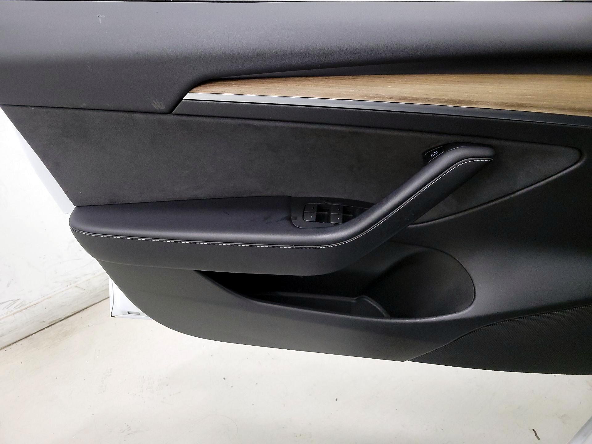 Thumbnail: 2022 Tesla Model 3 - 12