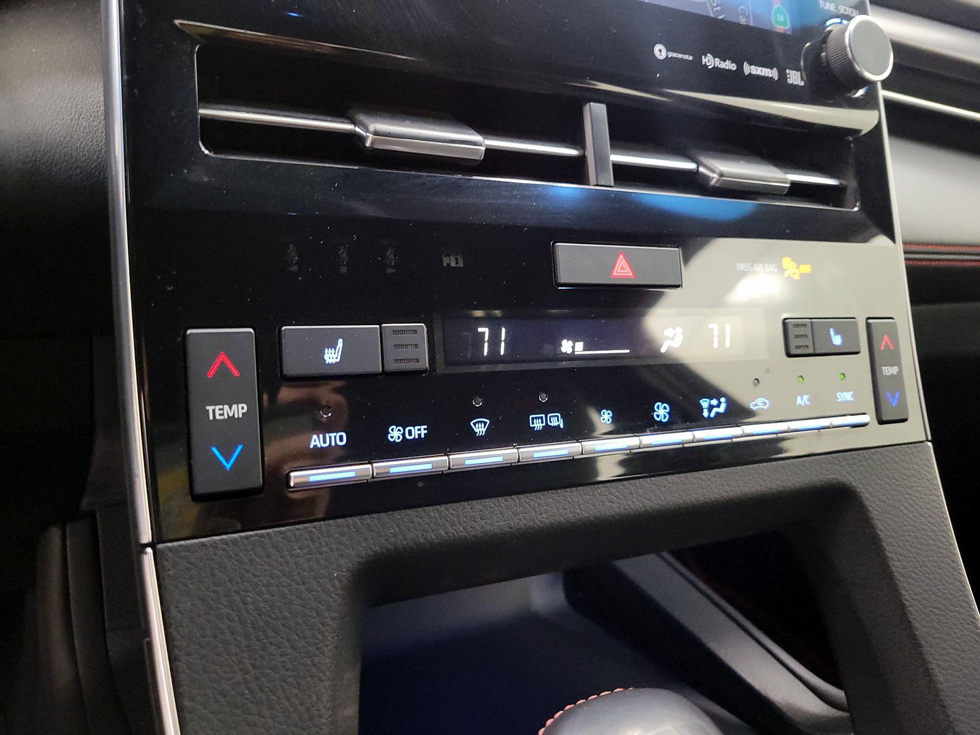 Thumbnail: 2020 Toyota Avalon - 16