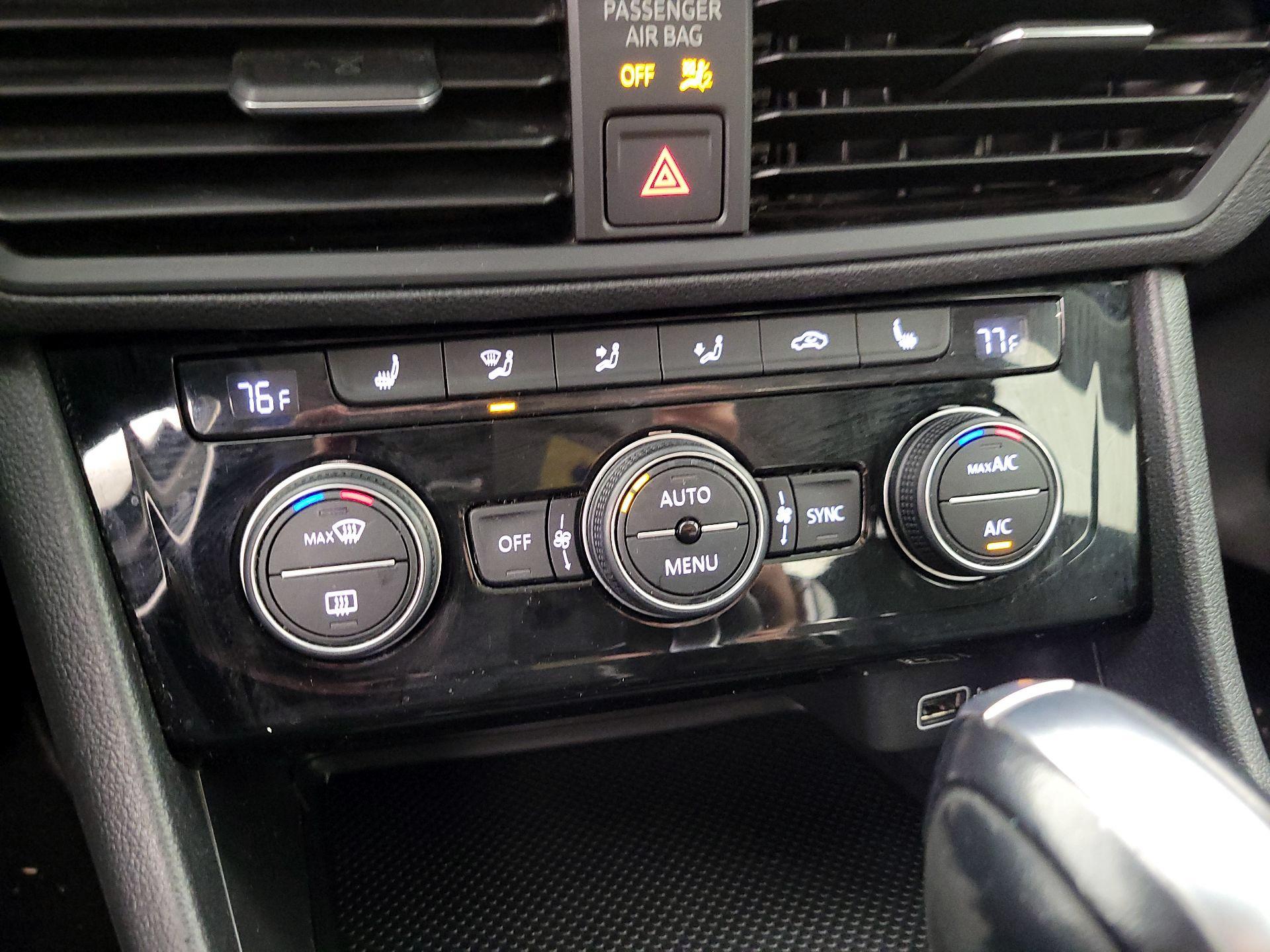 Thumbnail: 2019 Volkswagen Jetta - 16