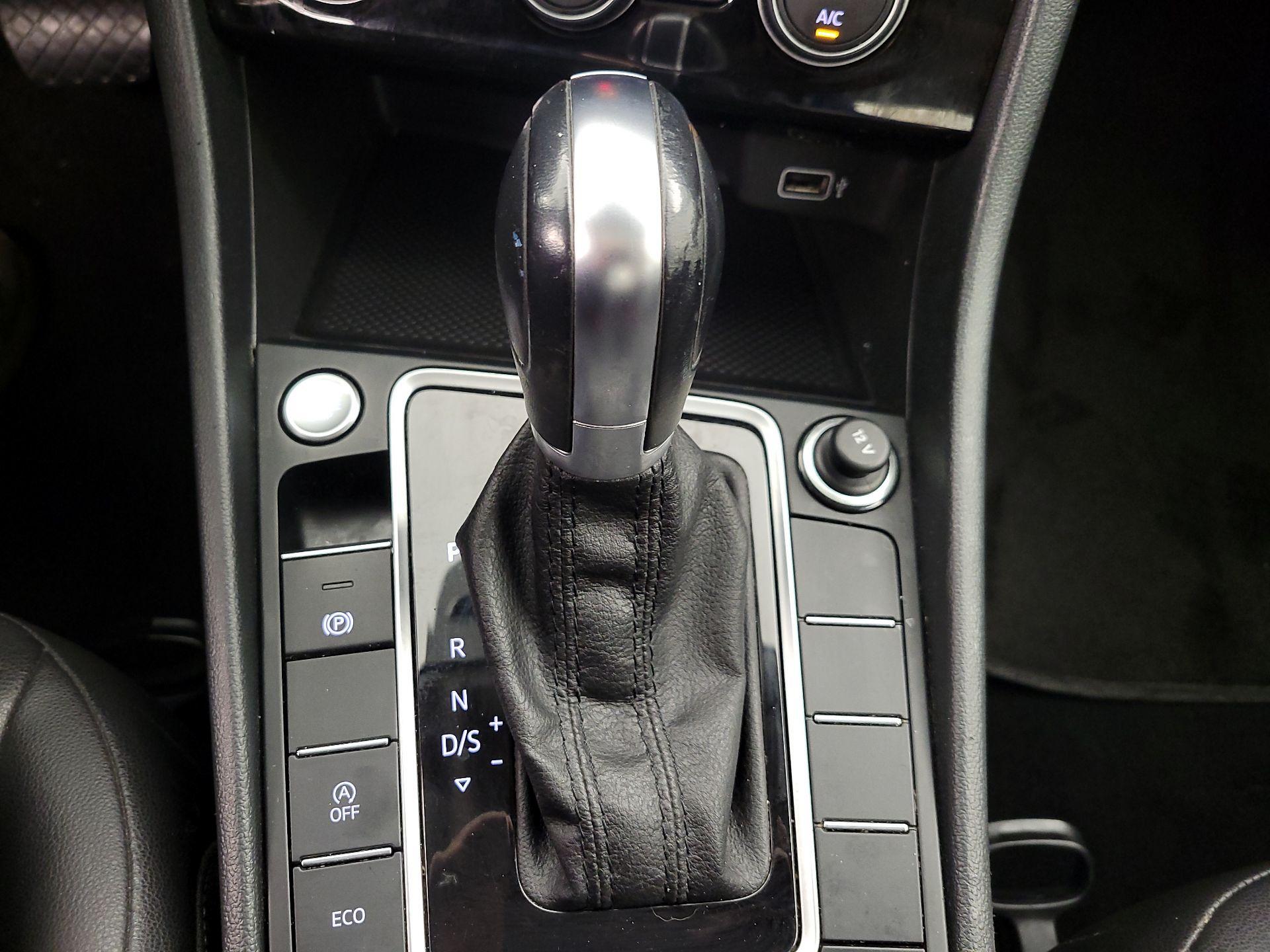 Thumbnail: 2019 Volkswagen Jetta - 17