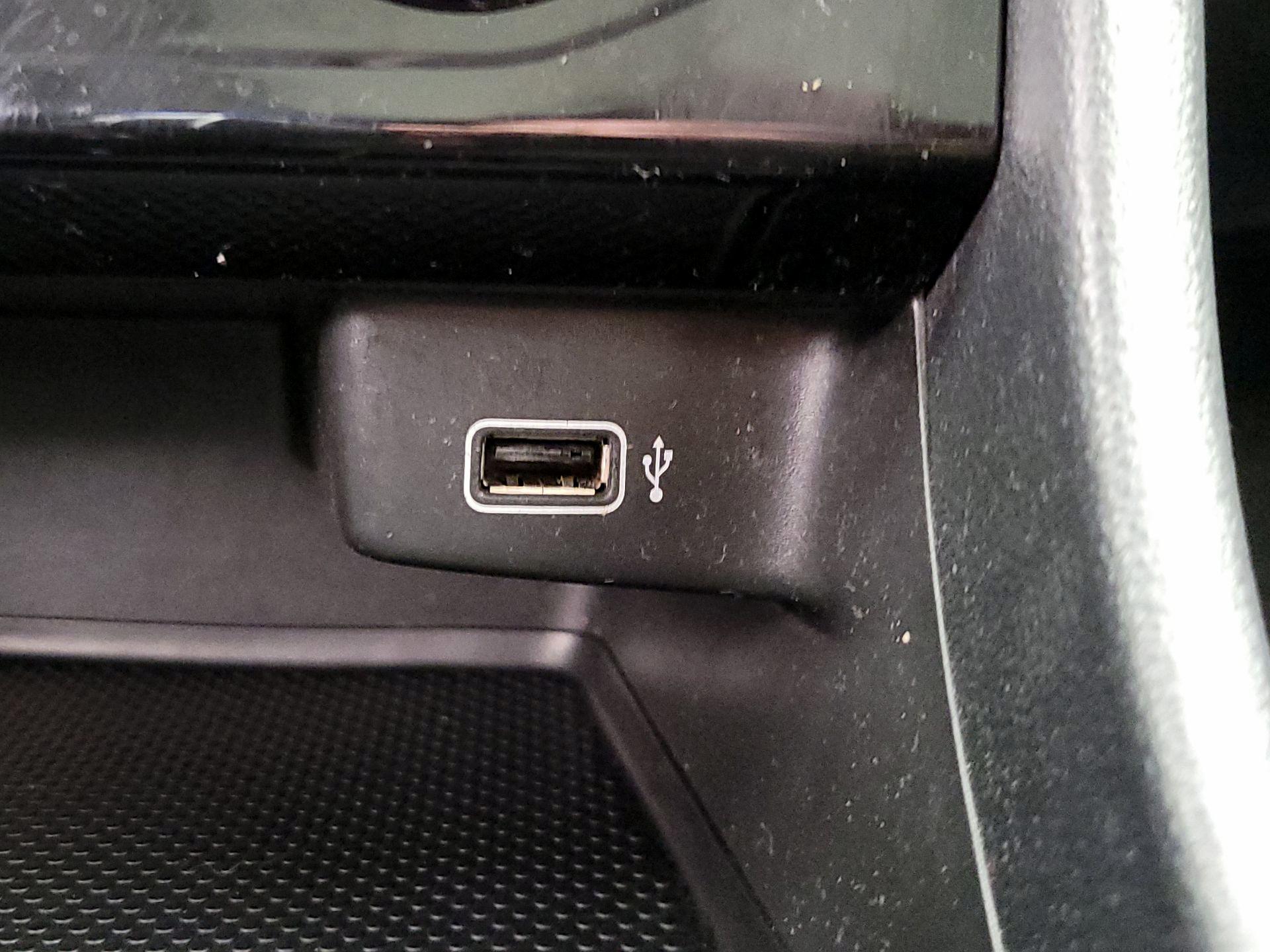 Thumbnail: 2019 Volkswagen Jetta - 18