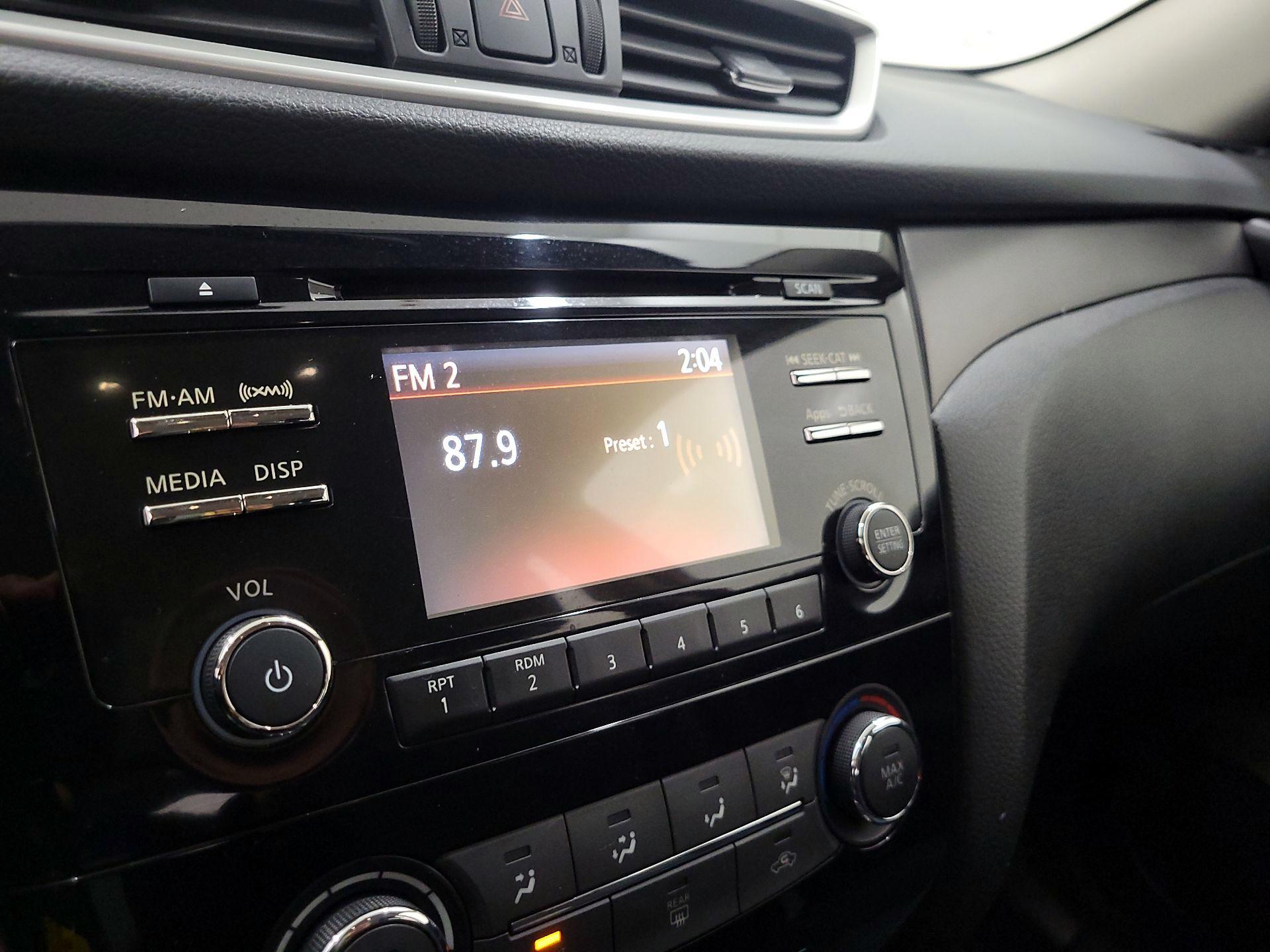 Thumbnail: 2016 Nissan Rogue - 15