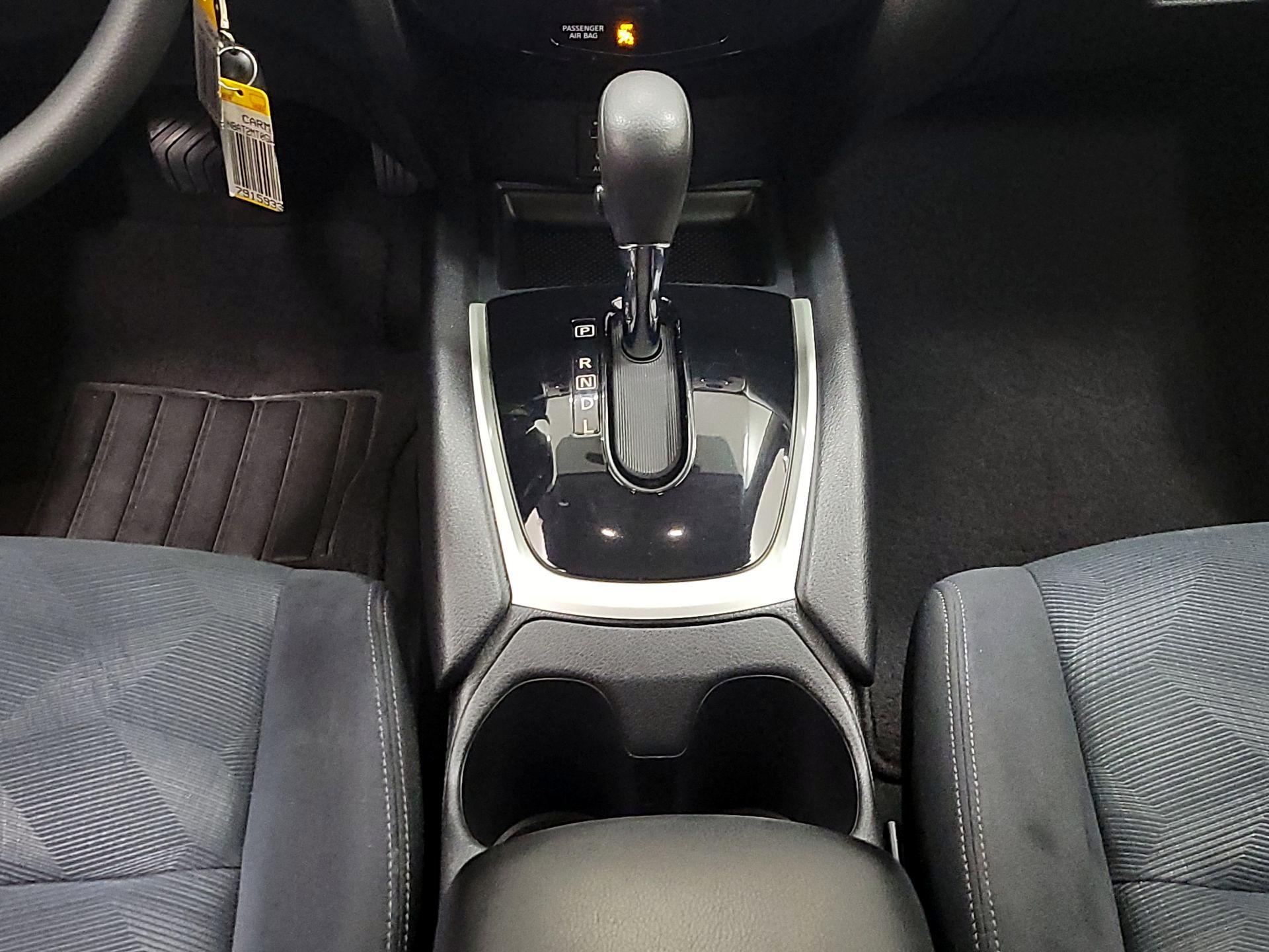 Thumbnail: 2016 Nissan Rogue - 17