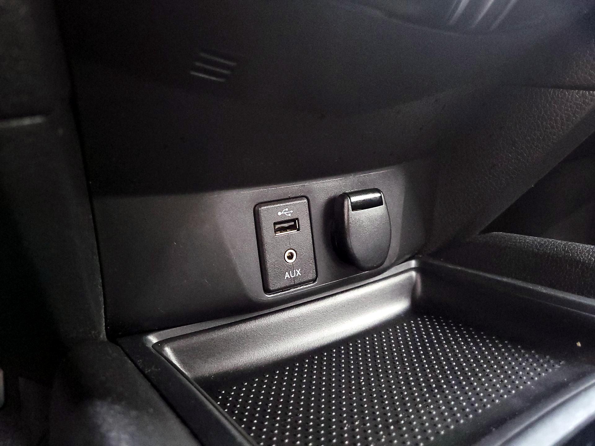 Thumbnail: 2016 Nissan Rogue - 18