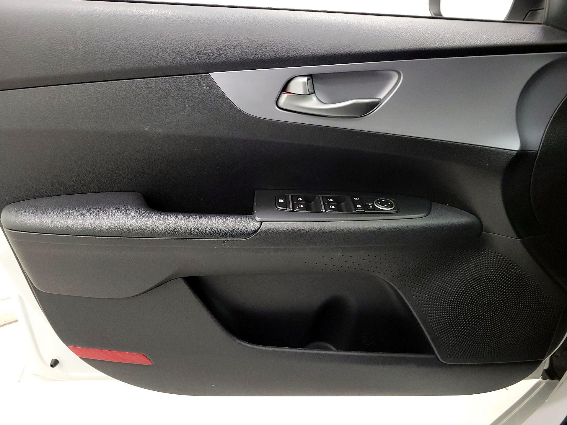 Thumbnail: 2022 Kia Forte - 12