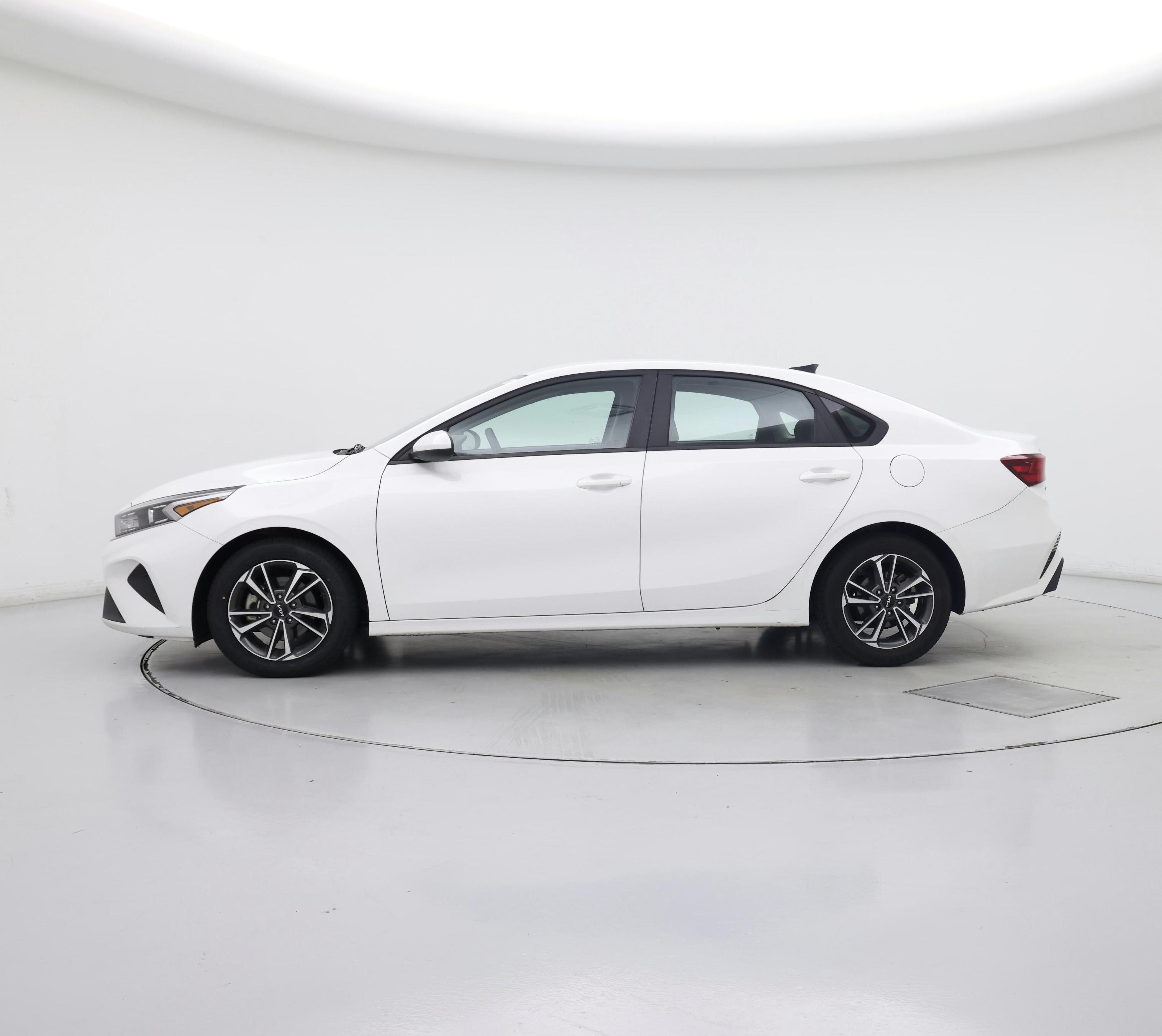 Thumbnail: 2022 Kia Forte - 3